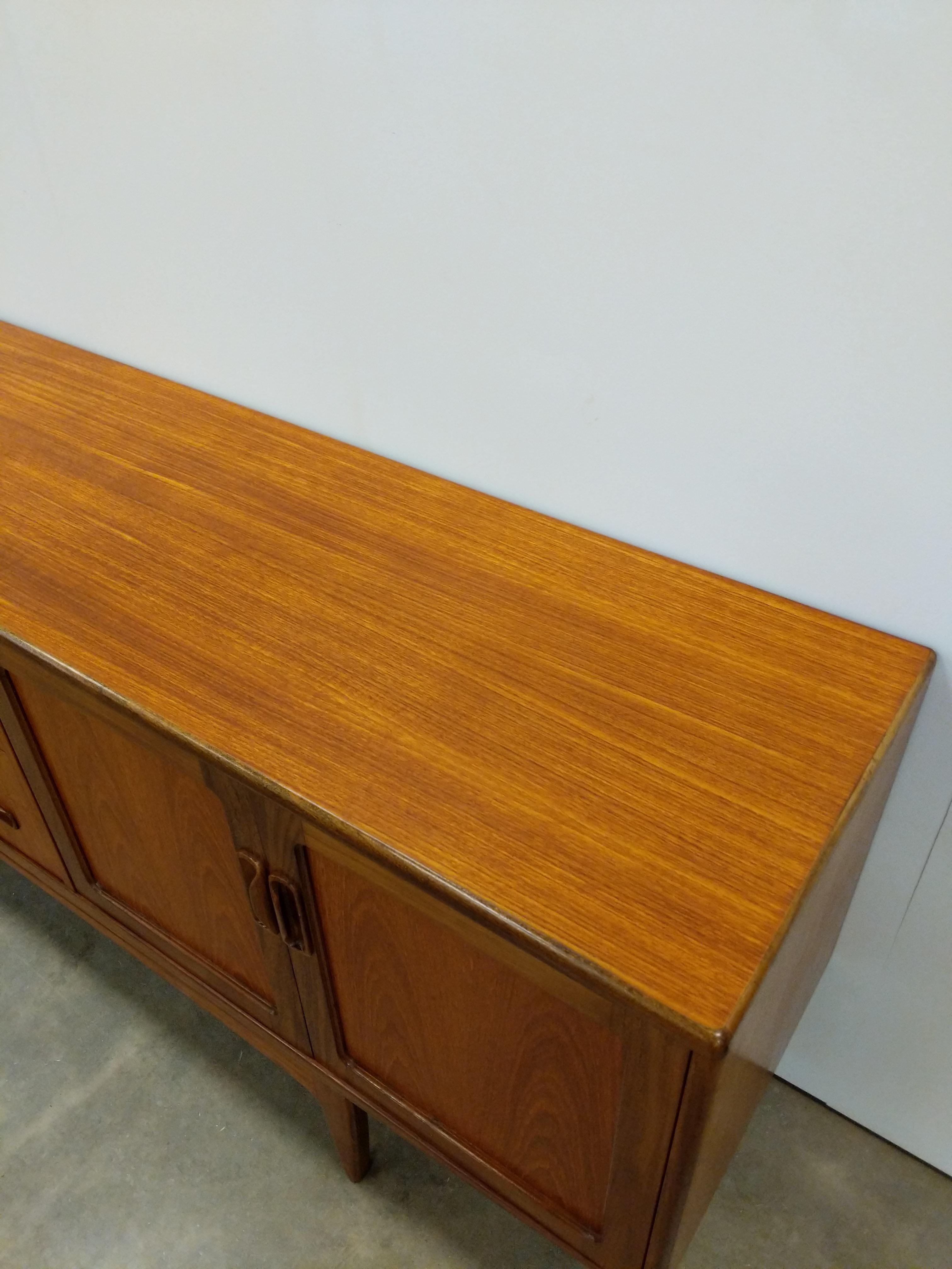 Credenza vintage de teca moderna de mediados de siglo de G Plan Teca en venta