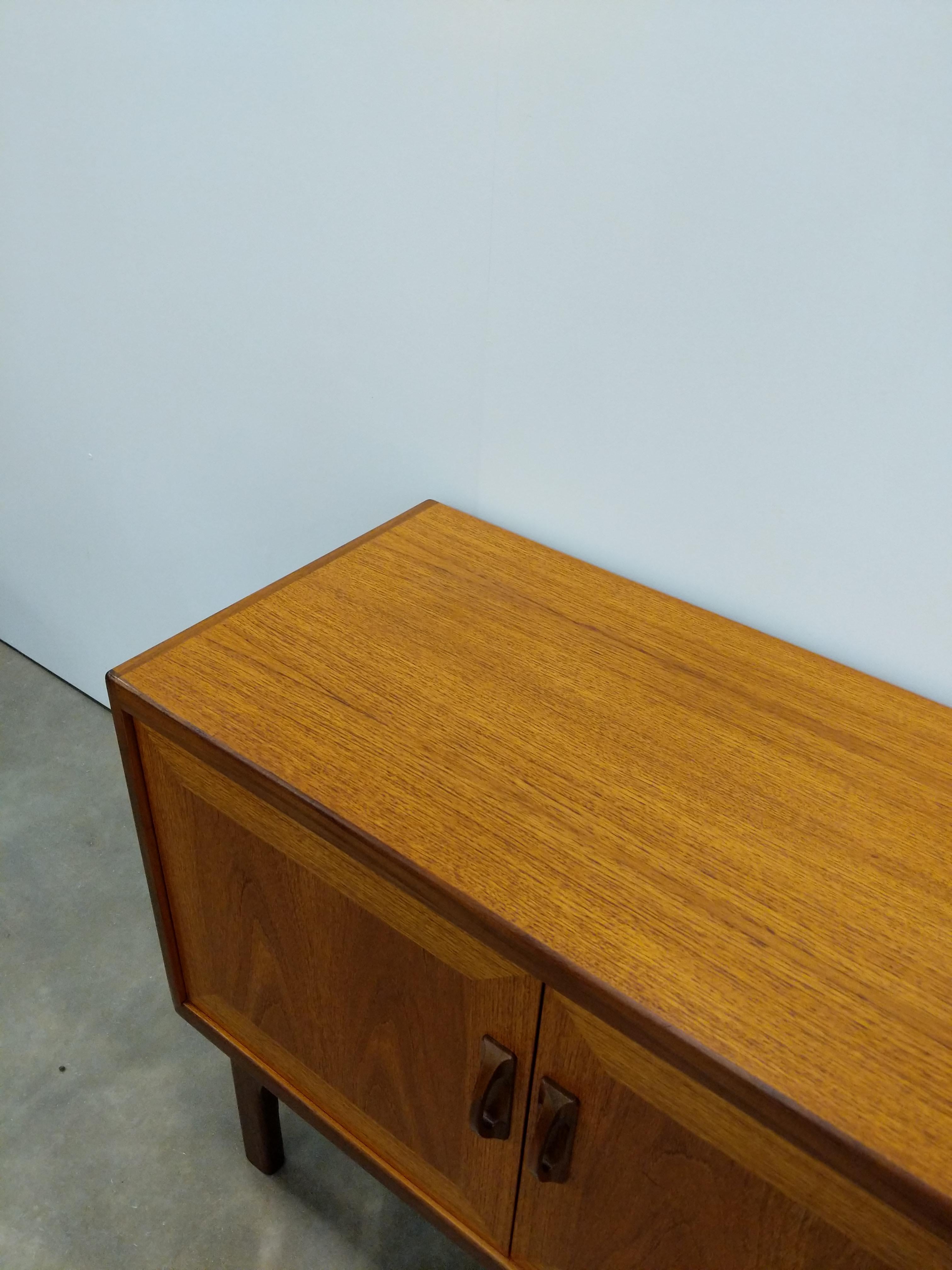 Credenza vintage de teca moderna de mediados de siglo de G Plan Teca en venta