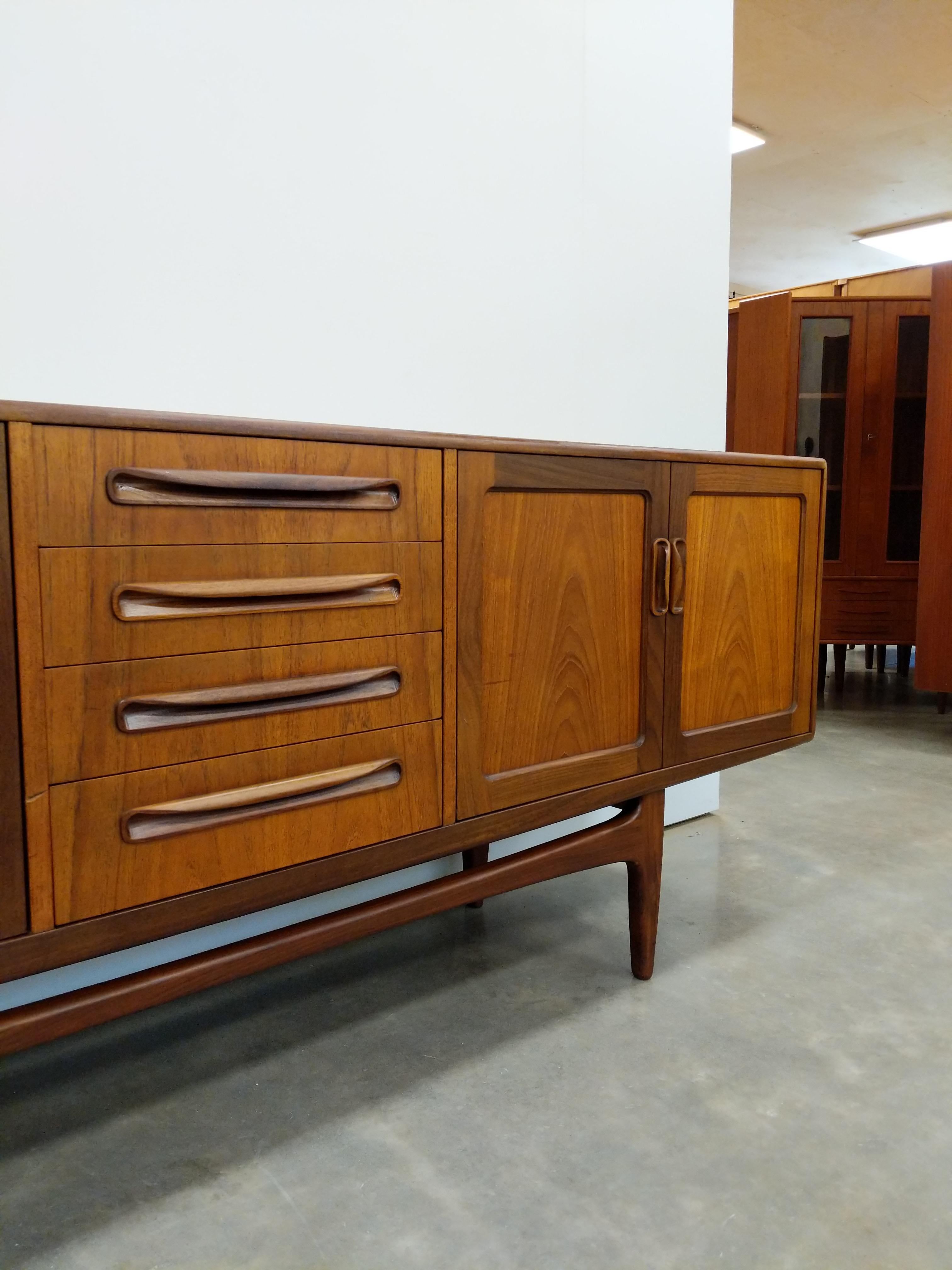 Crédence Vintage Mid Century Modern en teck par G-Plan en vente 1