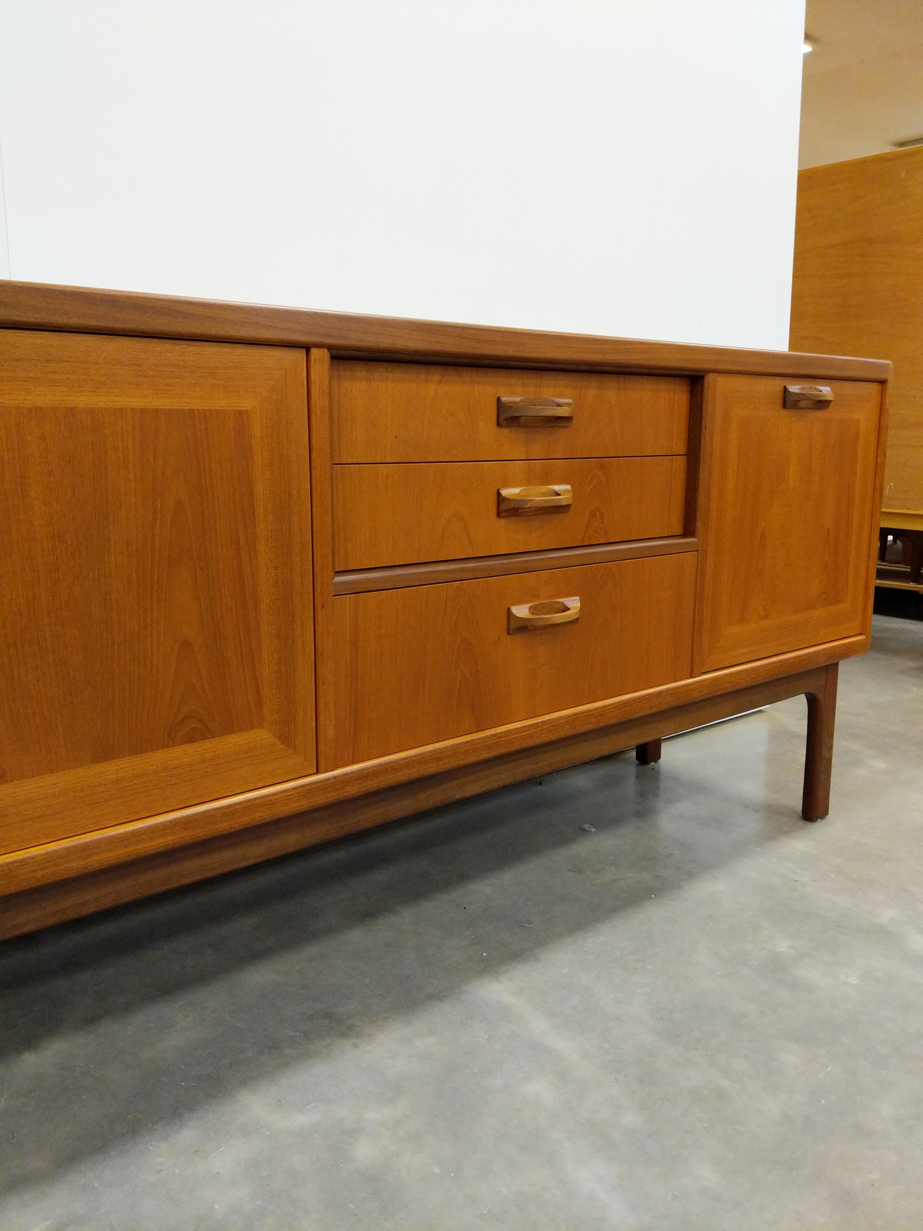 Credenza vintage de teca moderna de mediados de siglo de G Plan en venta 1