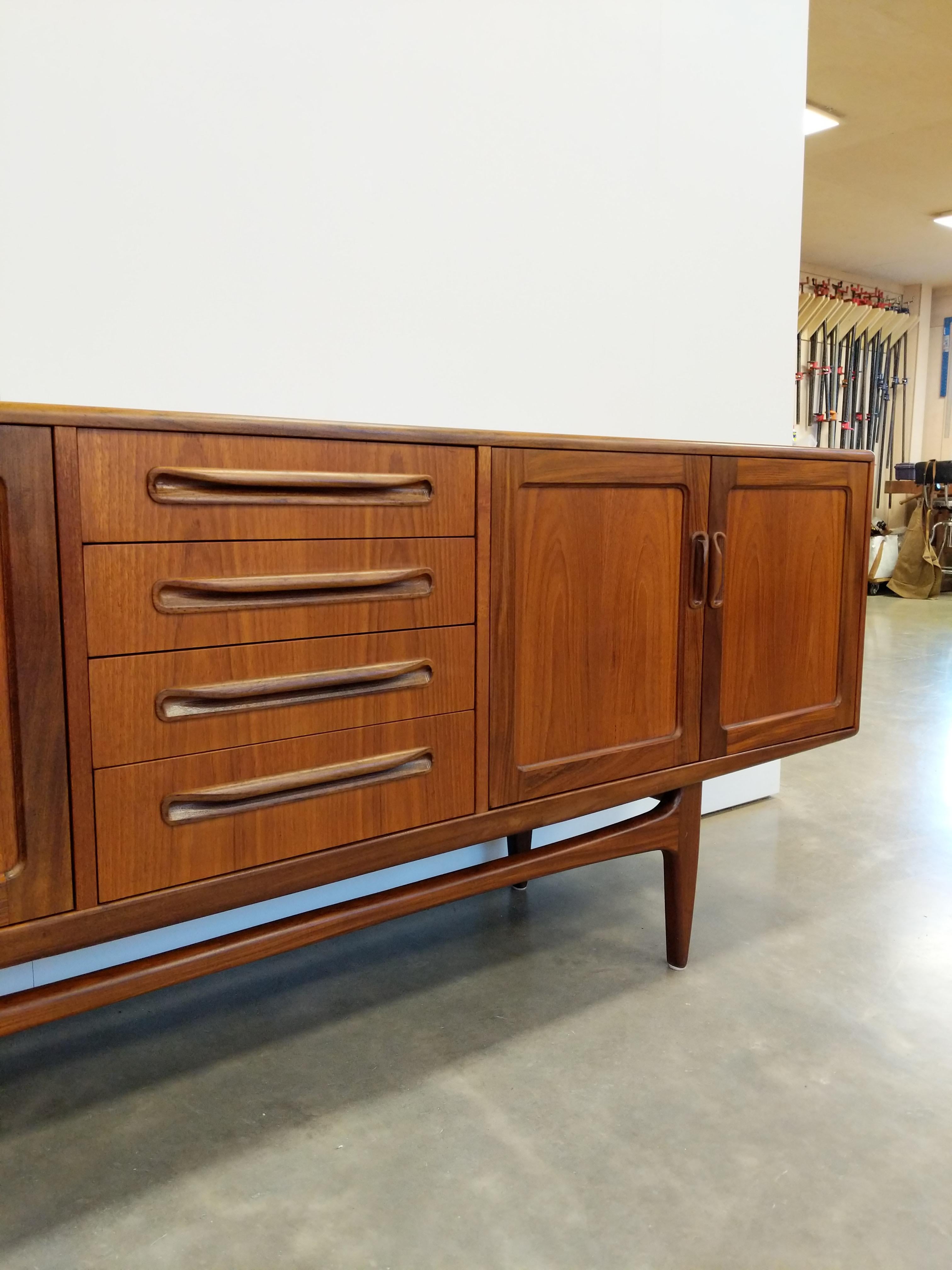 Vintage Mid Century Modern Teakholz Anrichte von G-Plan im Angebot 3