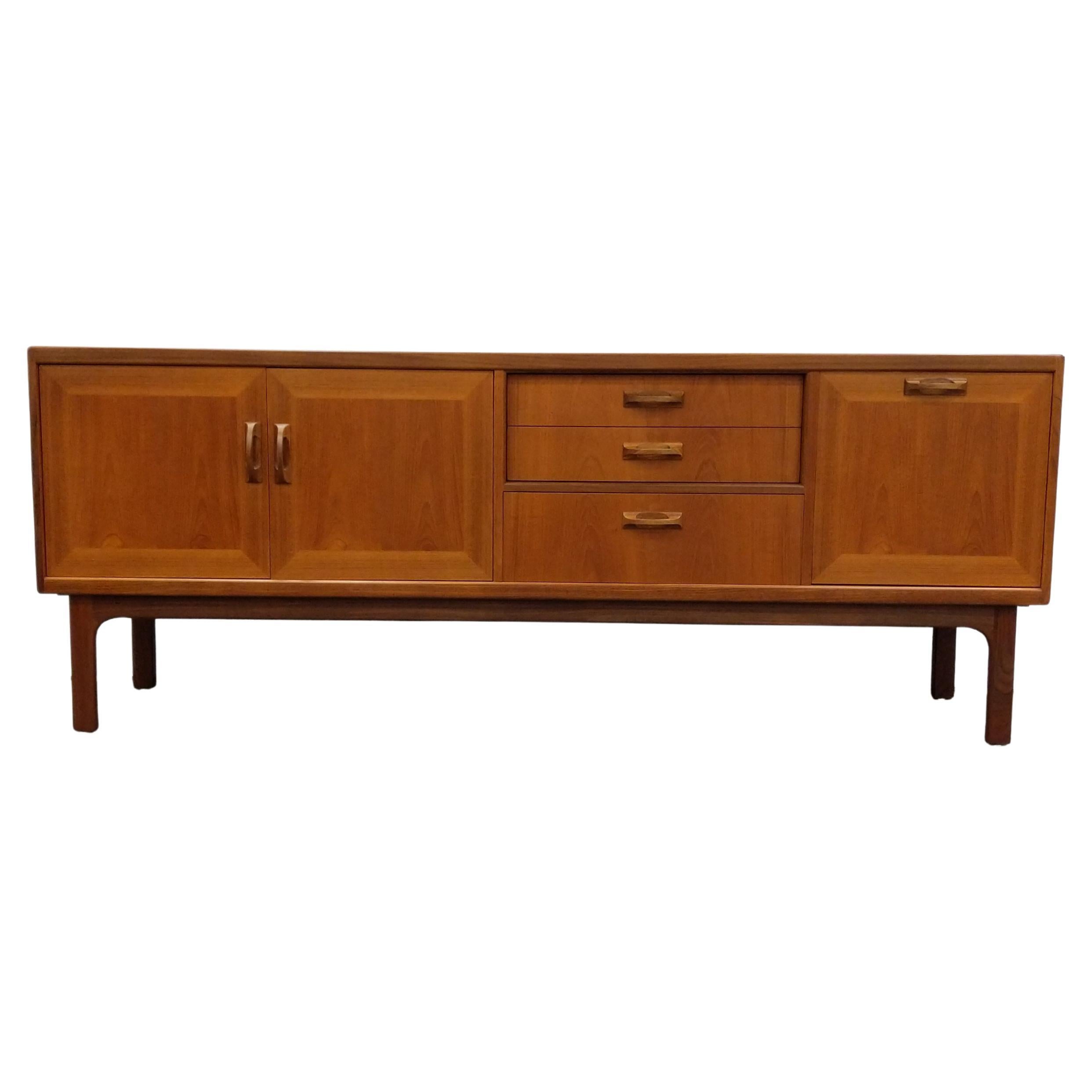 Credenza vintage de teca moderna de mediados de siglo de G Plan en venta