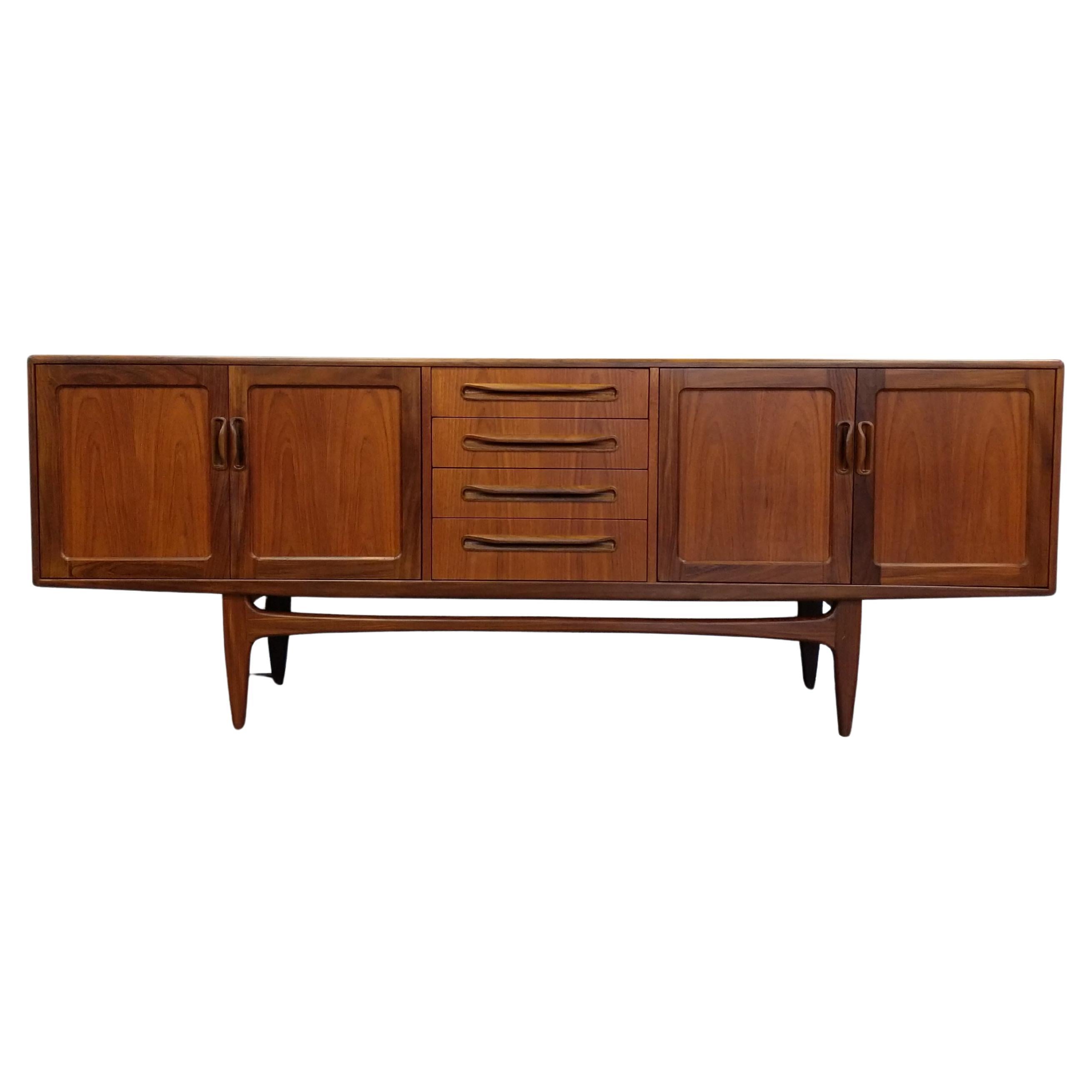 Vintage Mid Century Modern Teakholz Anrichte von G-Plan im Angebot