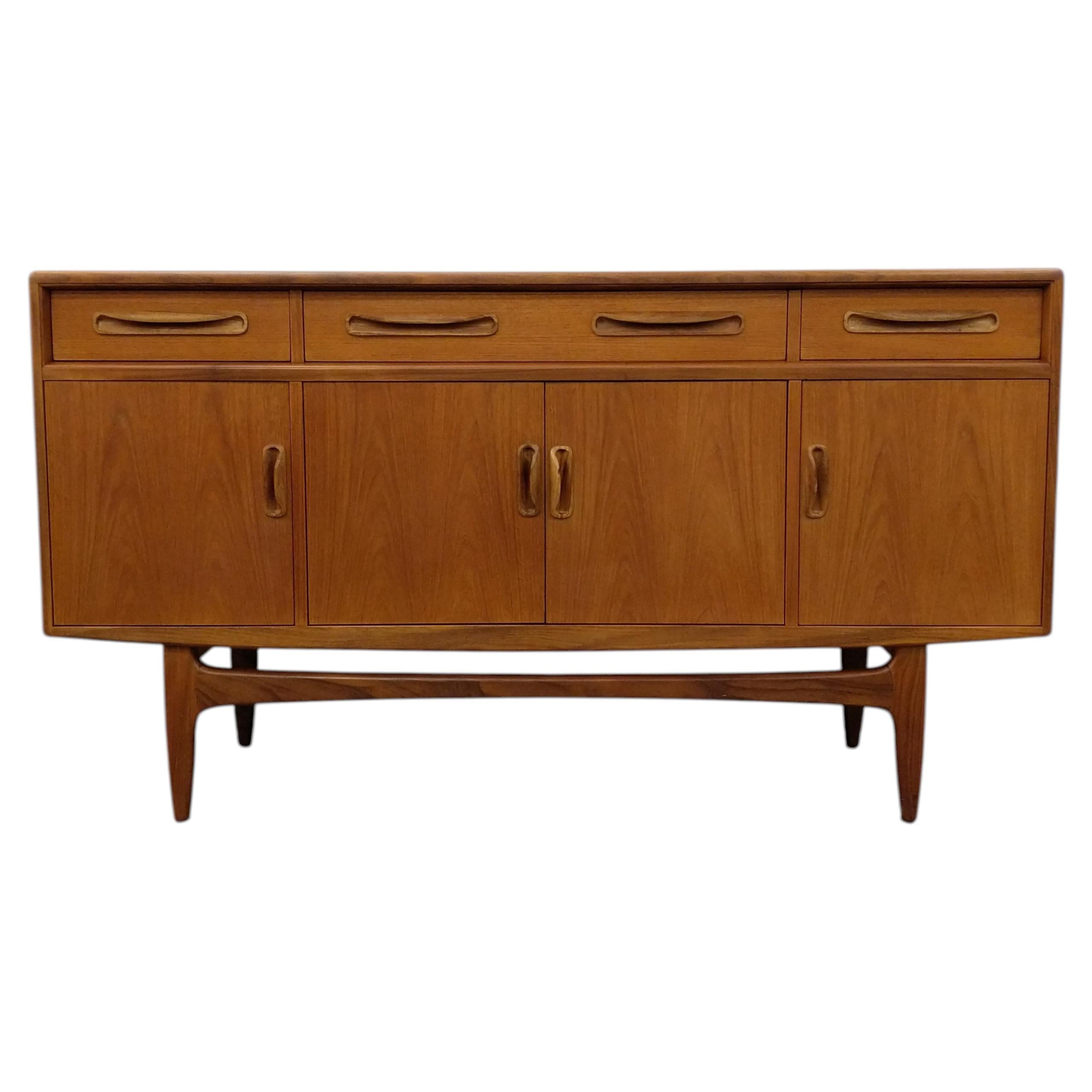 Credenza vintage in teak della metà del secolo scorso di G-Plan