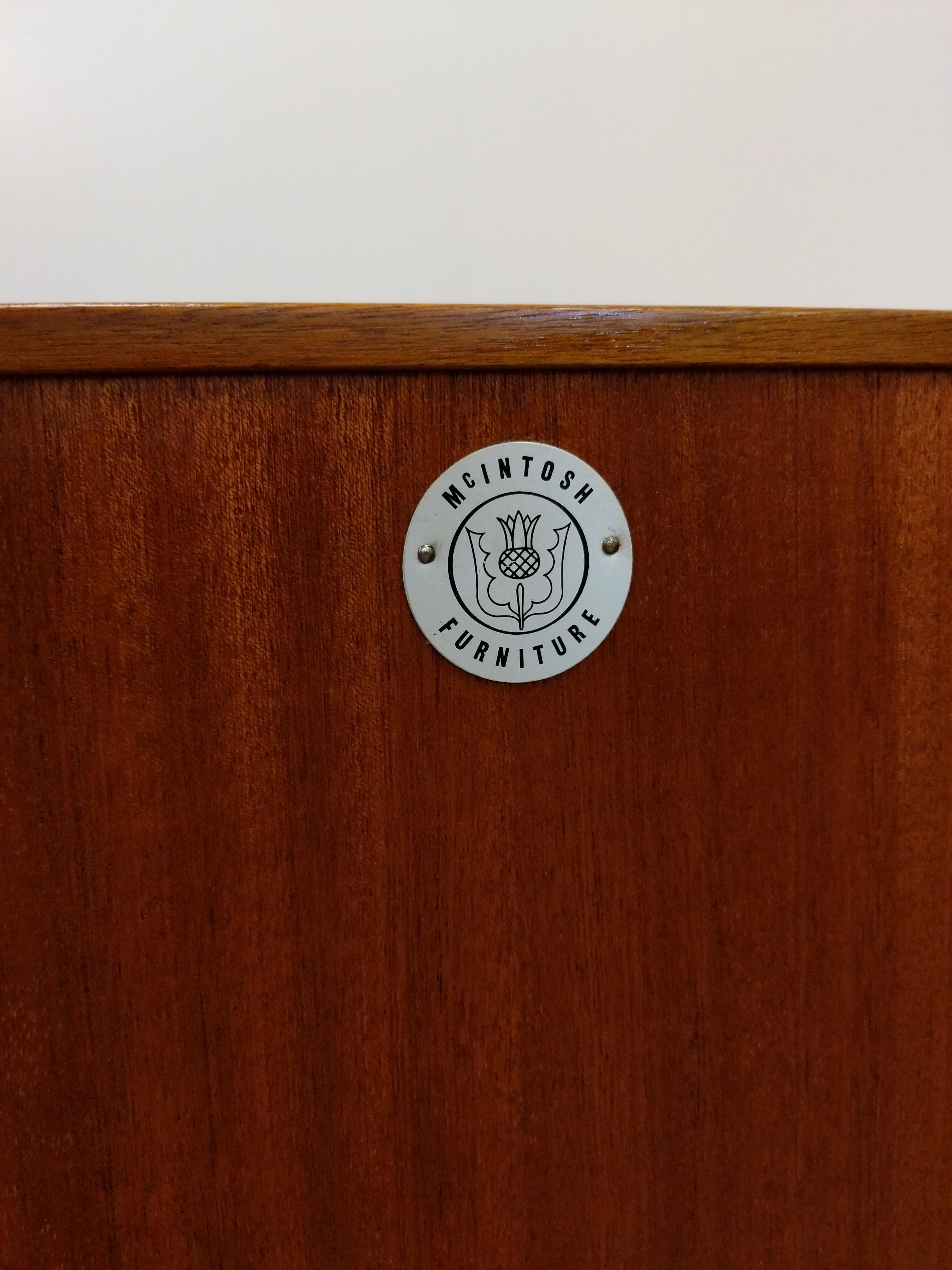 Credenza vintage de teca moderna de mediados de siglo de McIntosh en venta 3