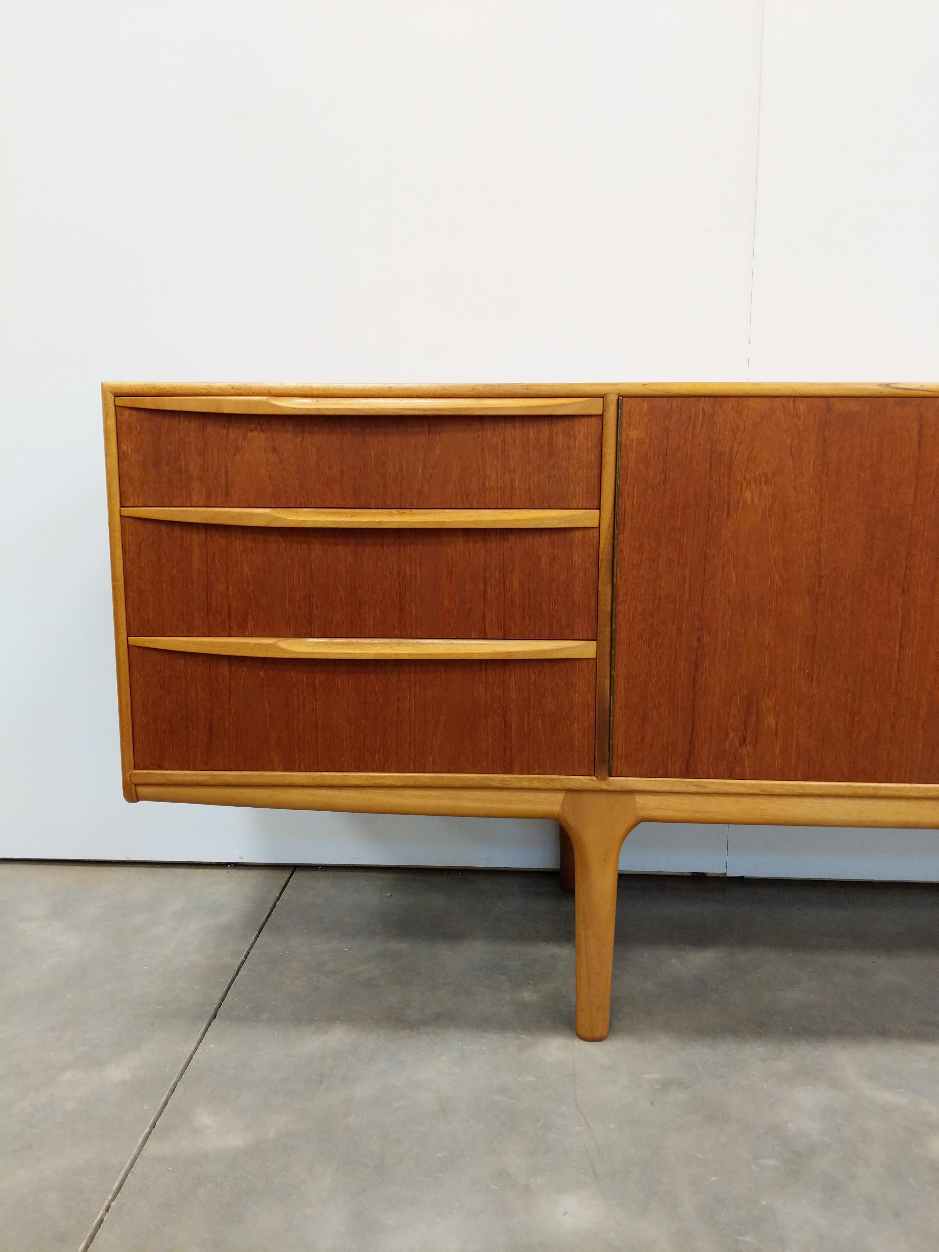 XX secolo Credenza in teak vintage del Mid Century Modern di McIntosh in vendita