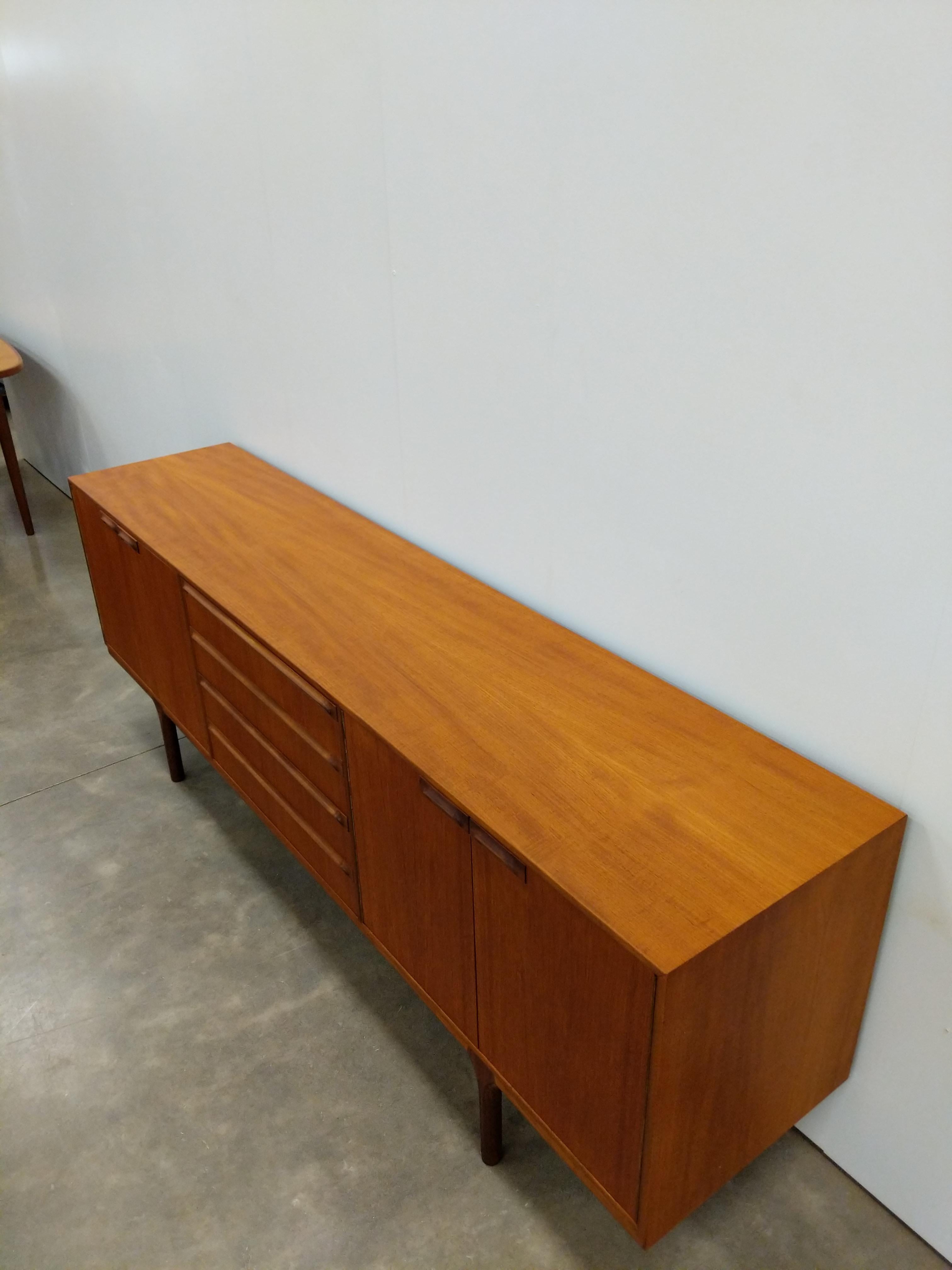 XX secolo Credenza in teak vintage del Mid Century Modern di McIntosh in vendita