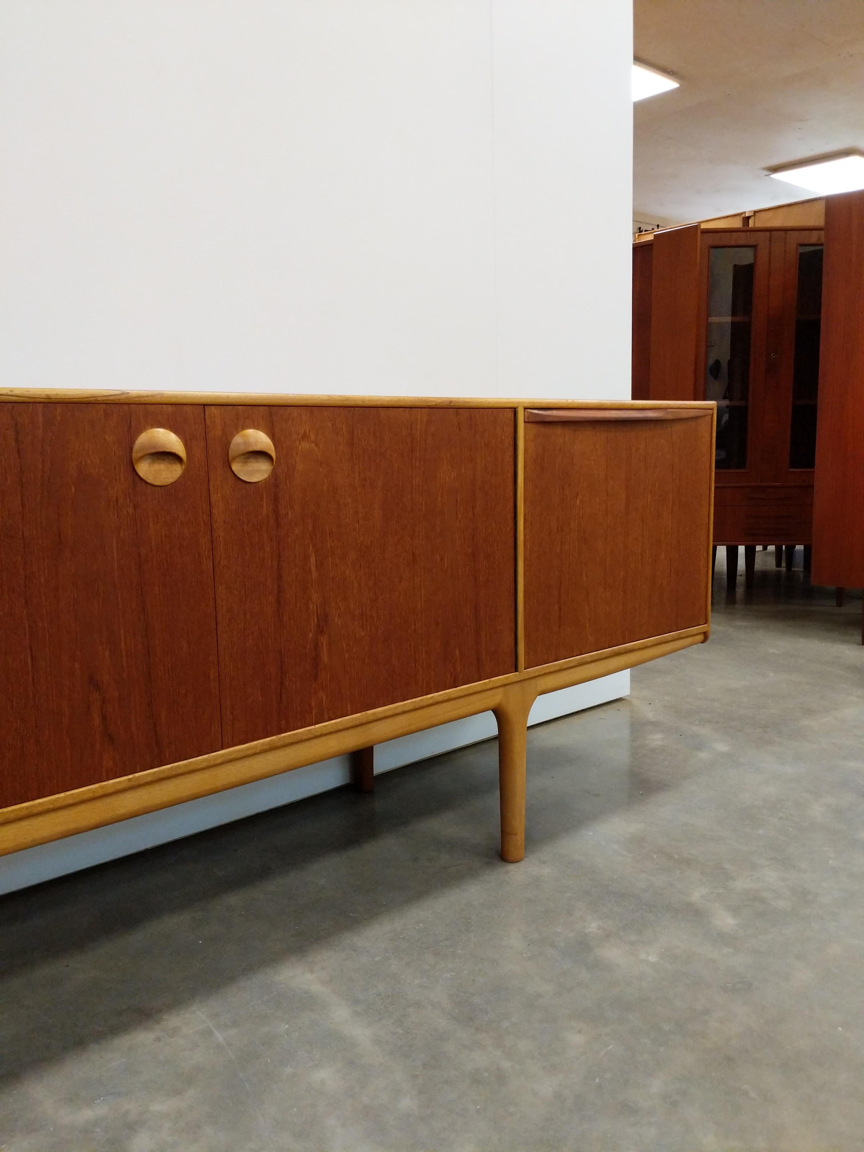 Teak Credenza in teak vintage del Mid Century Modern di McIntosh in vendita