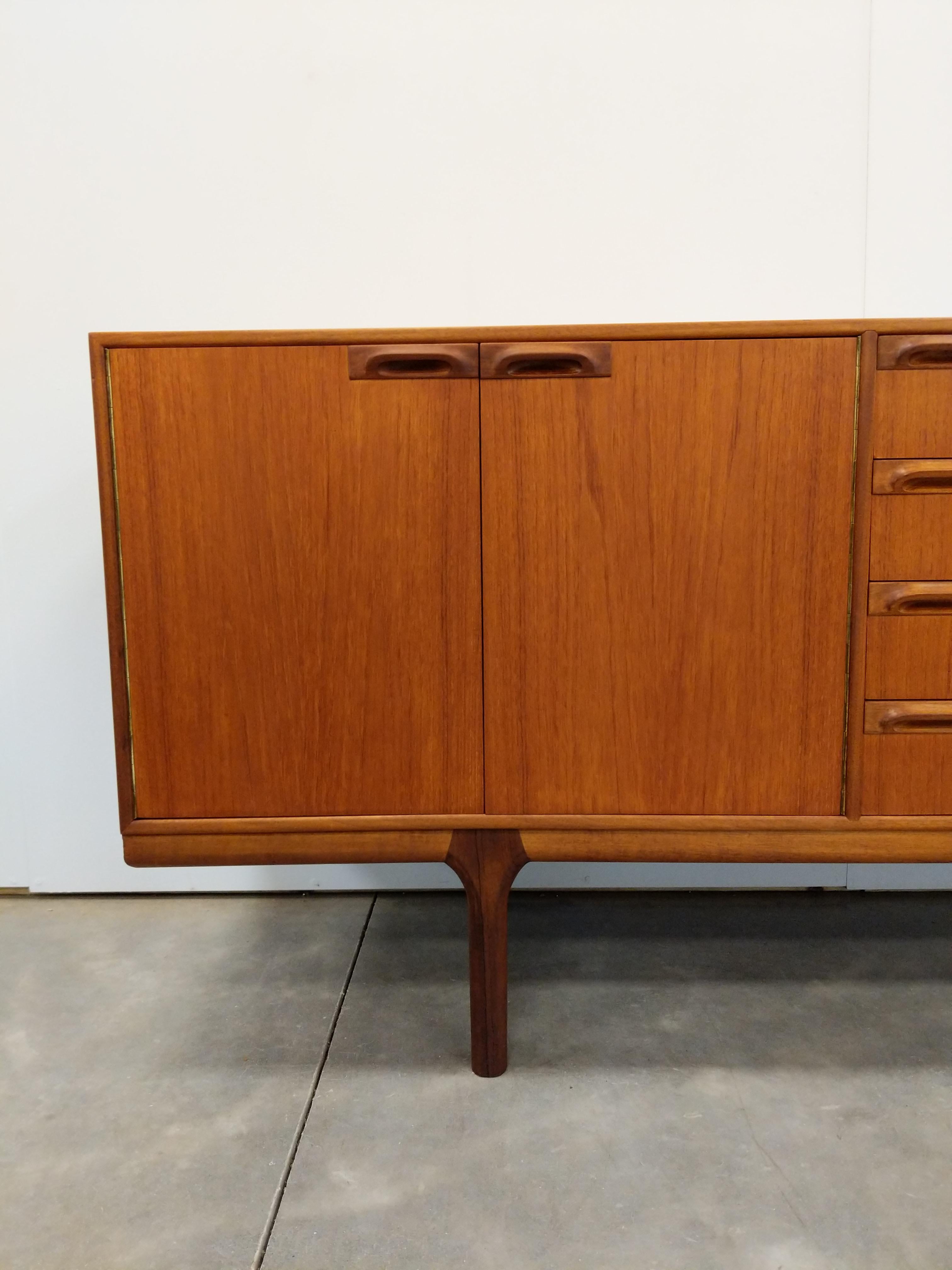 Teak Credenza in teak vintage del Mid Century Modern di McIntosh in vendita