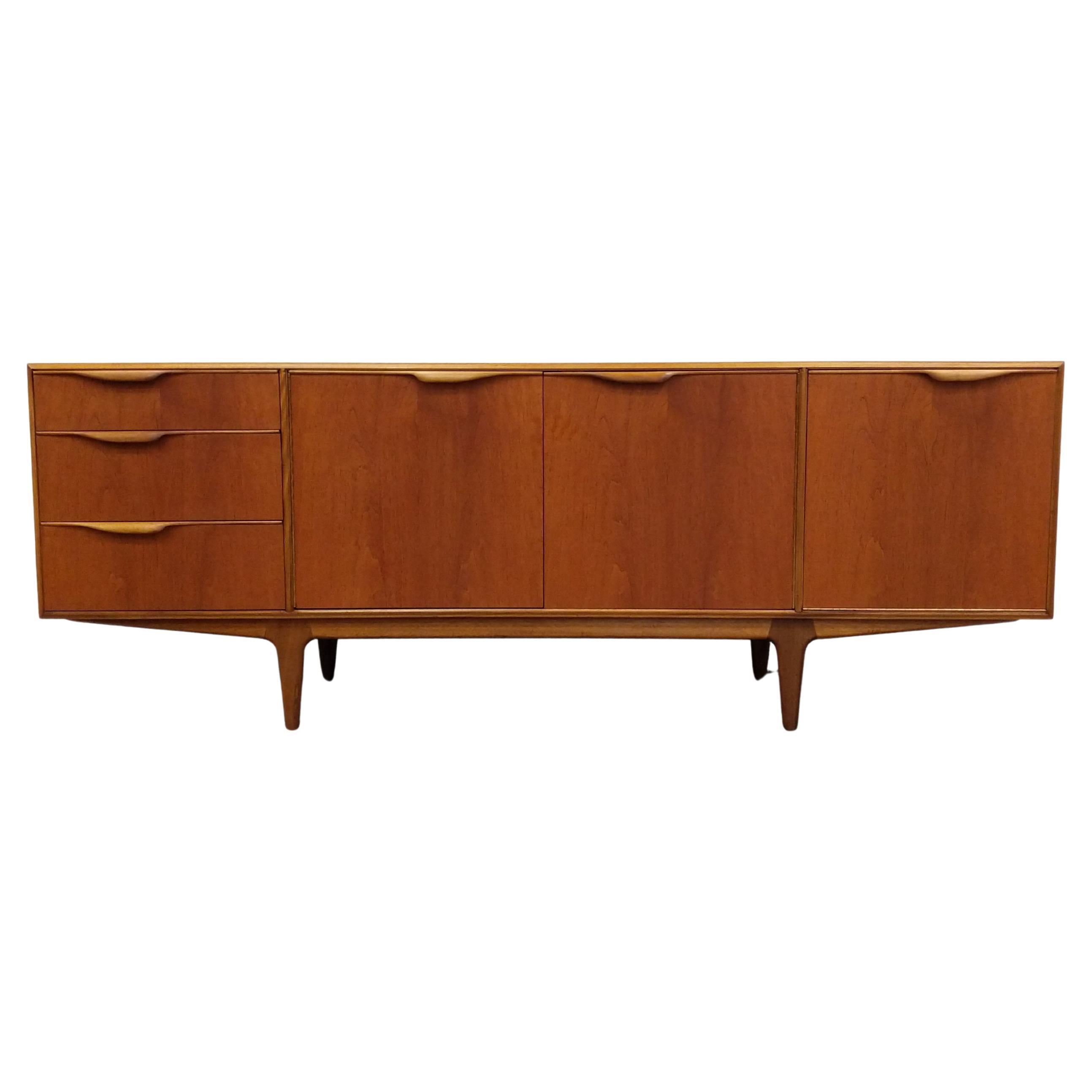 Credenza vintage de teca moderna de mediados de siglo de McIntosh