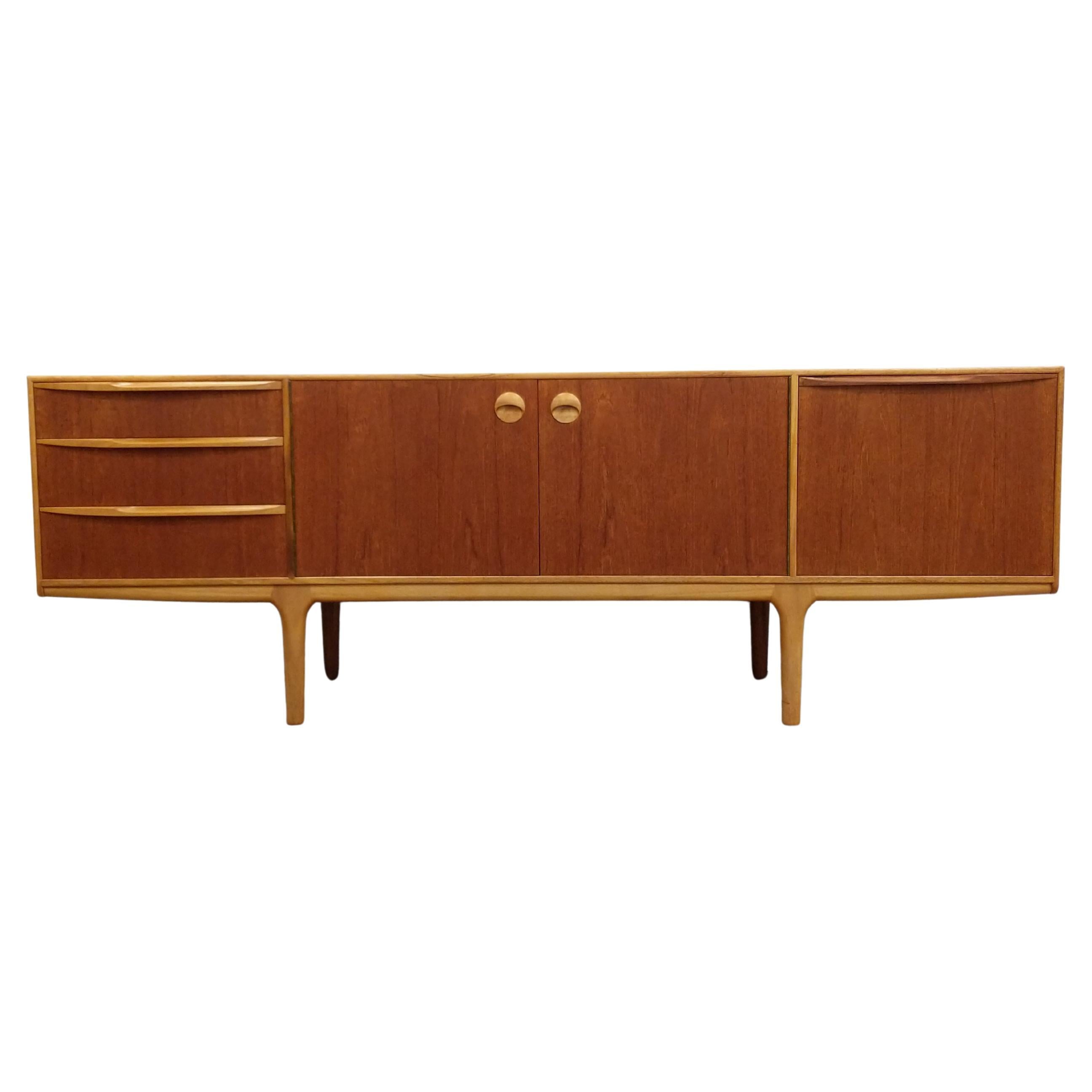Credenza in teak vintage del Mid Century Modern di McIntosh