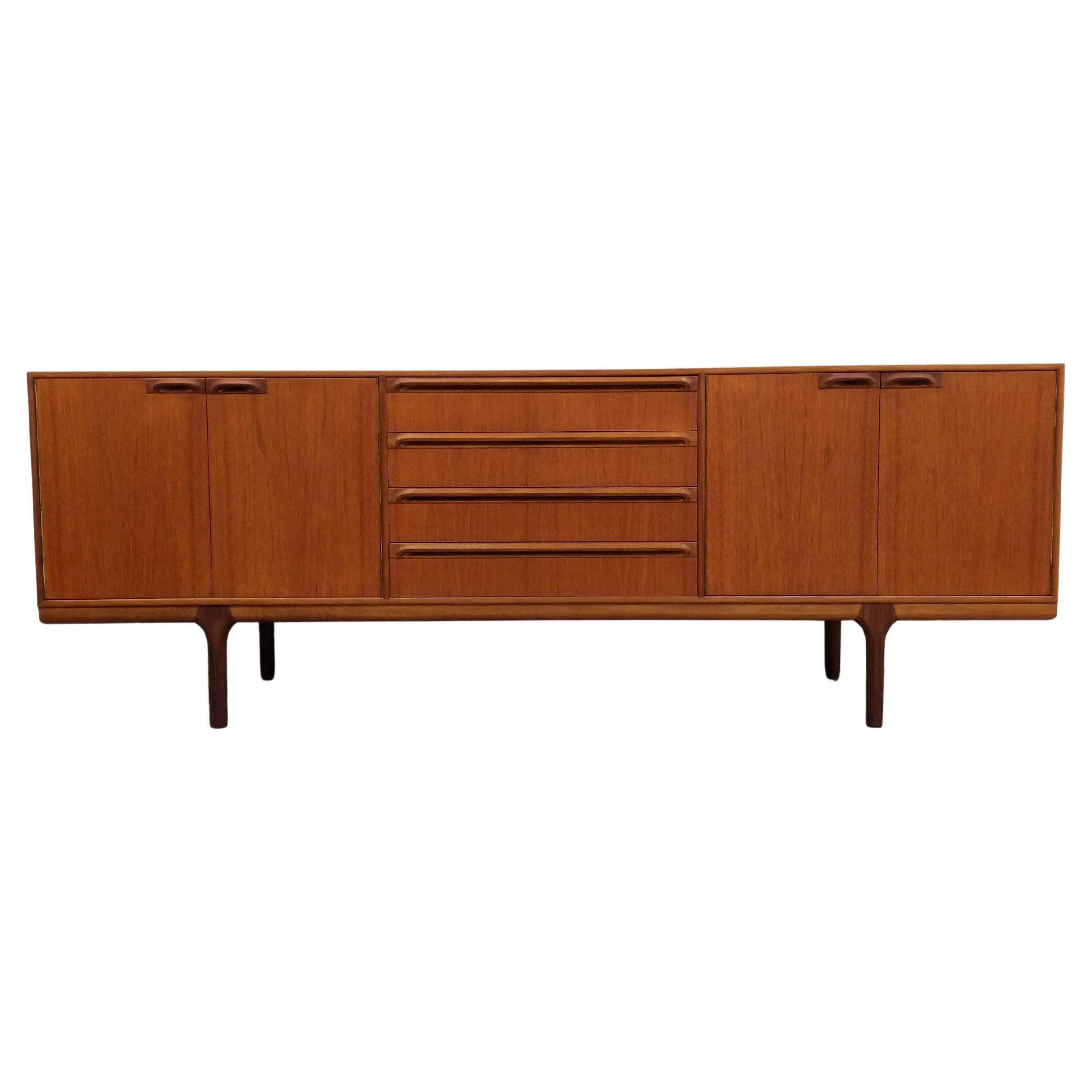 Credenza in teak vintage del Mid Century Modern di McIntosh in vendita