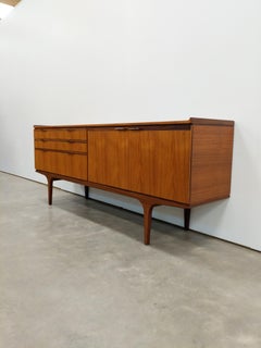 Credenza vintage de teca moderna de mediados de siglo by Meredew