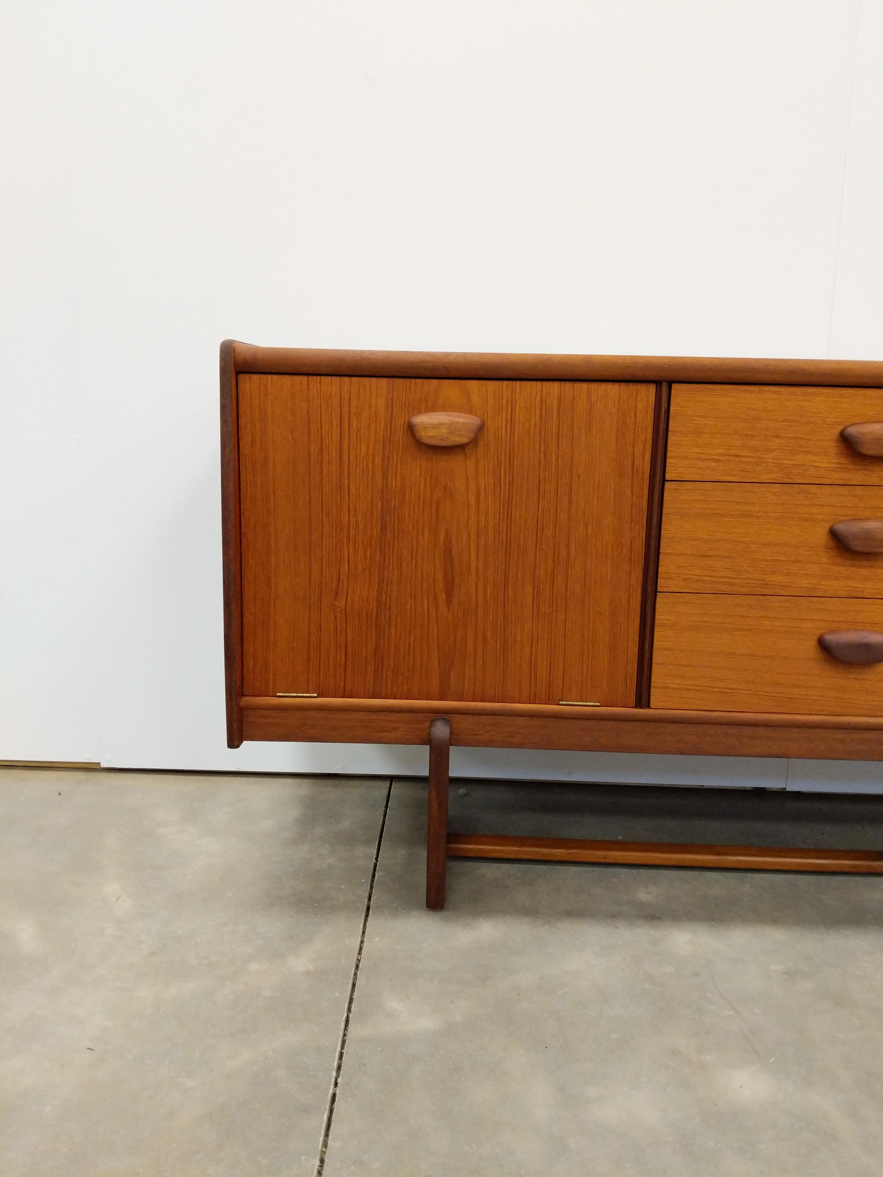 Vintage Mid Century Modern Teak Credenza by Portwood For Sale 1