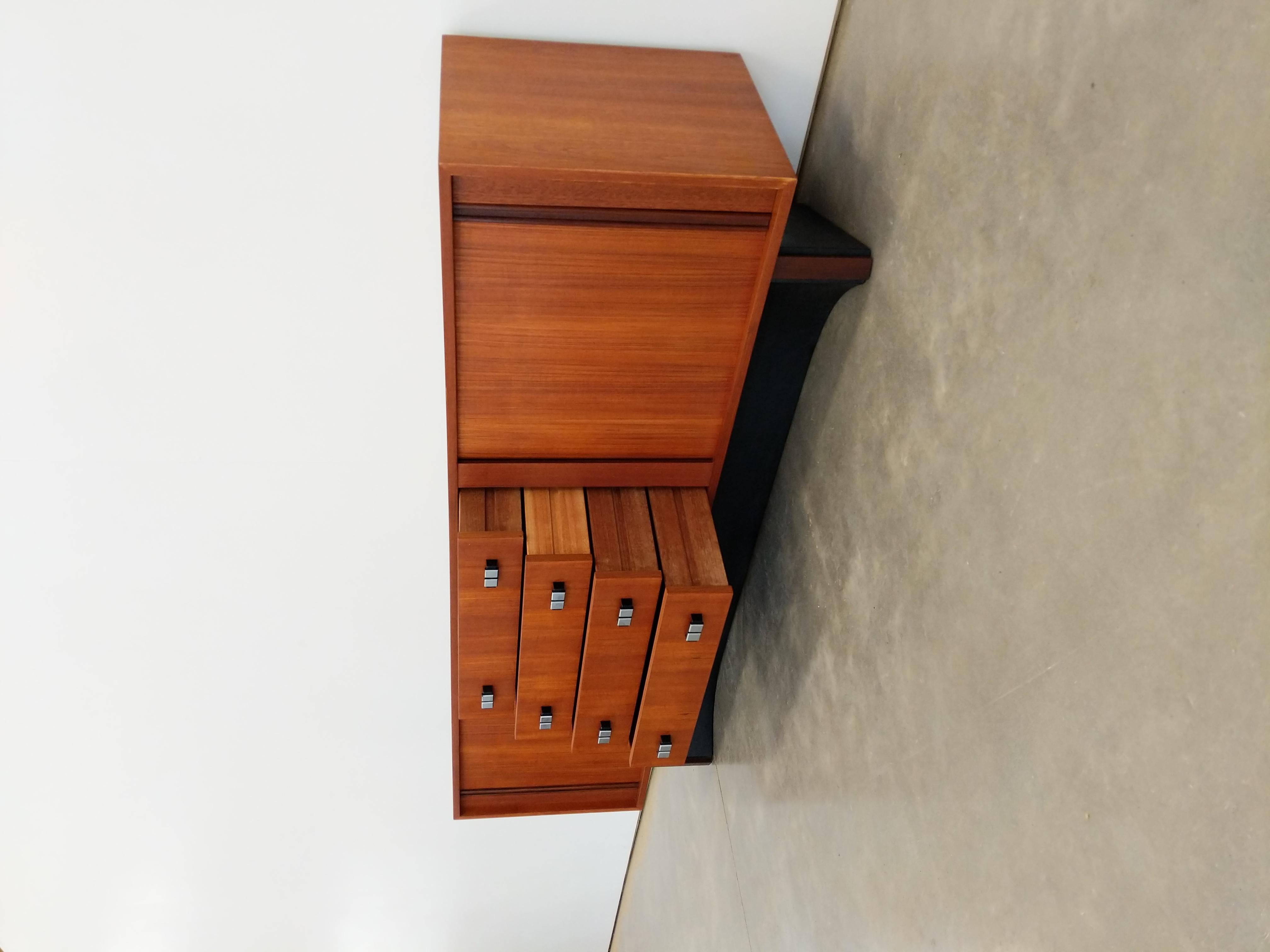 Mid-Century Modern Crédence moderne du milieu du siècle dernier en teck de RS Associates