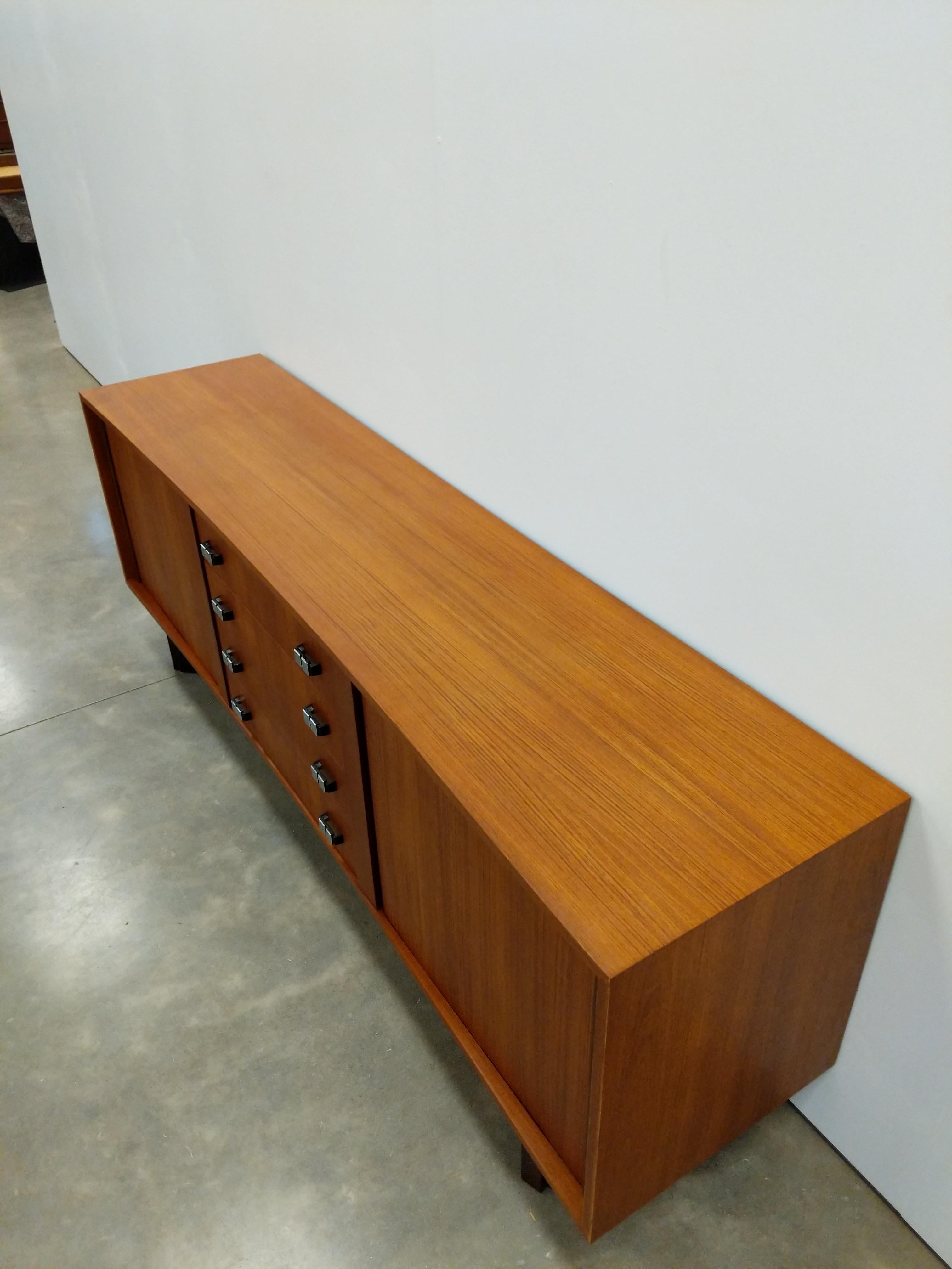 Vintage Mid Century Modern Teak Credenza by RS Associates In Good Condition In Gardiner, NY