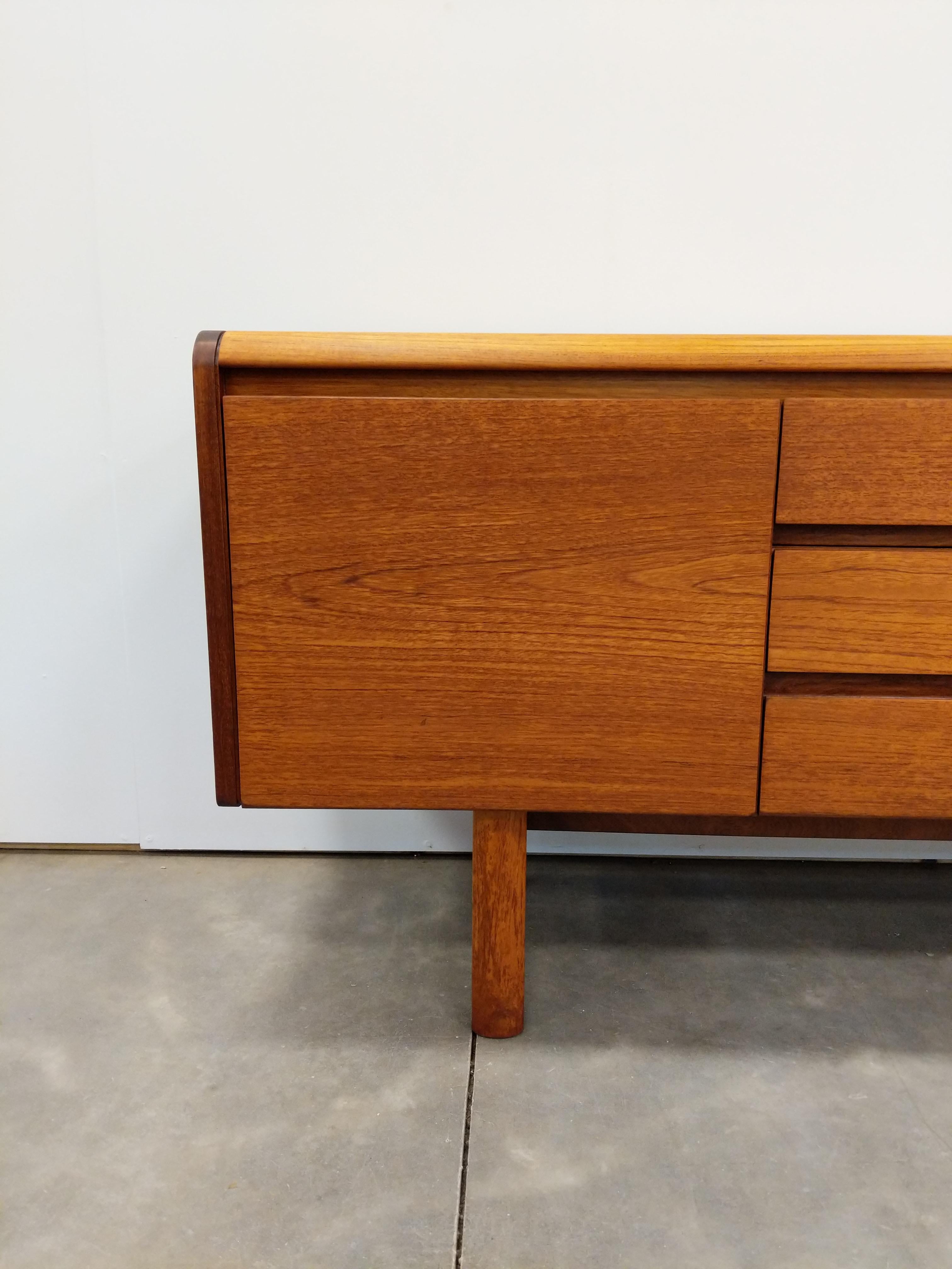 Vintage Mid Century Modern Teak Credenza by White and Newton For Sale 5