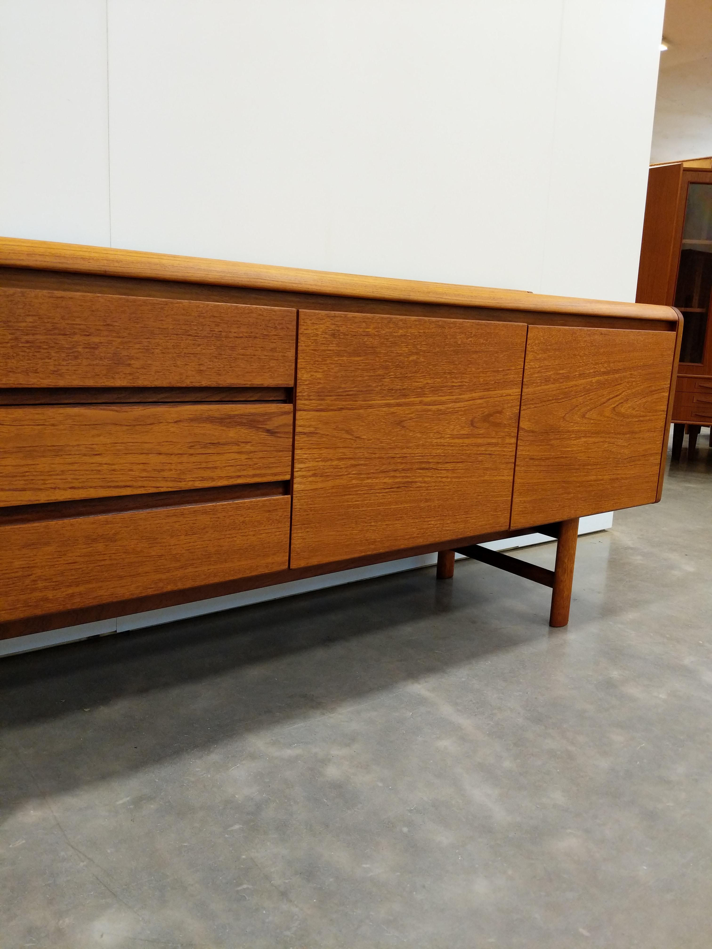 Vintage Mid Century Modern Teak Credenza by White and Newton For Sale 6