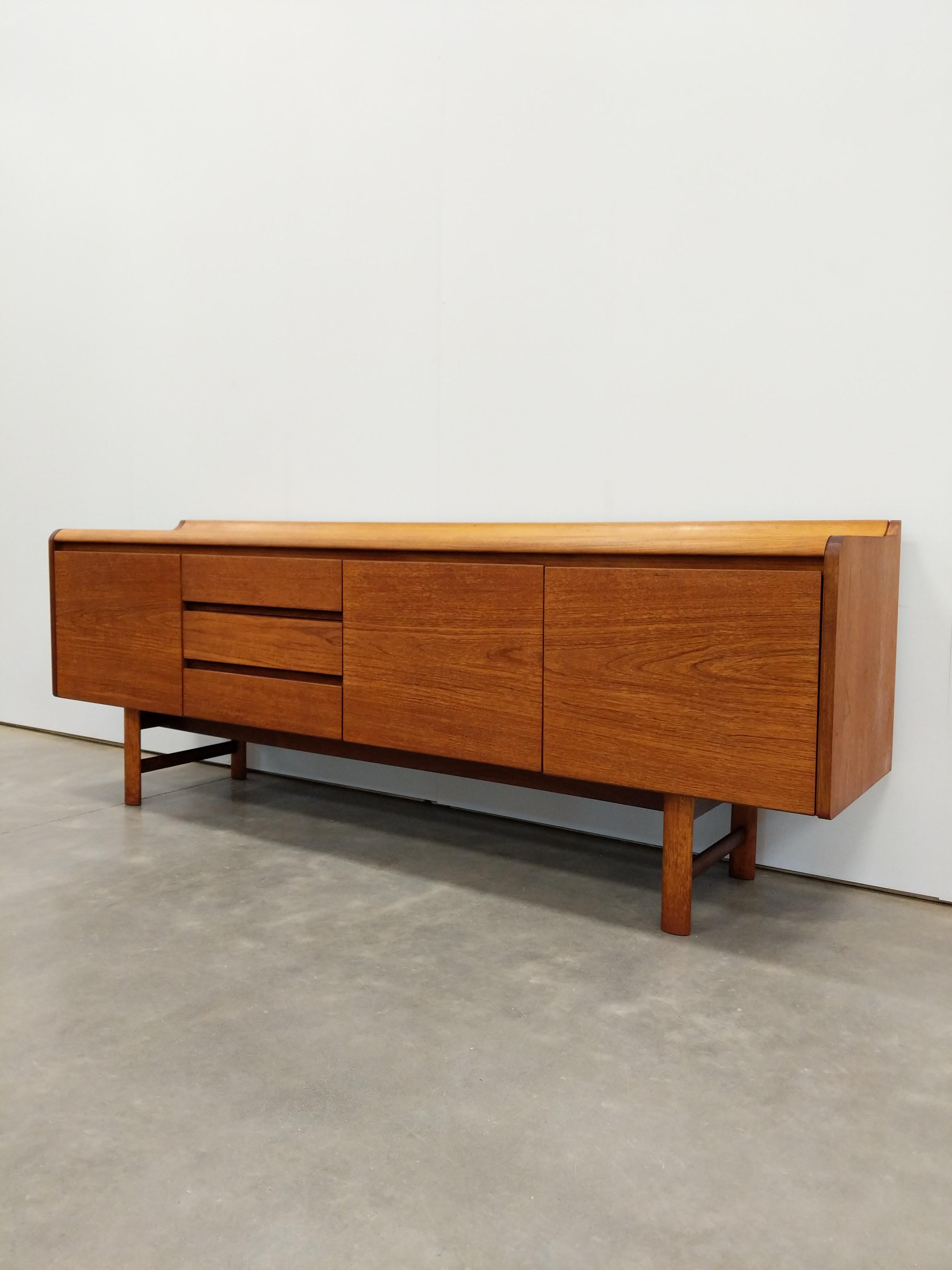 Authentic vintage mid century modern teak credenza / sideboard / console.

By White and Newton.

This piece is in excellent condition with very few signs of age-related wear (see photos).

If you would like any additional details, please contact