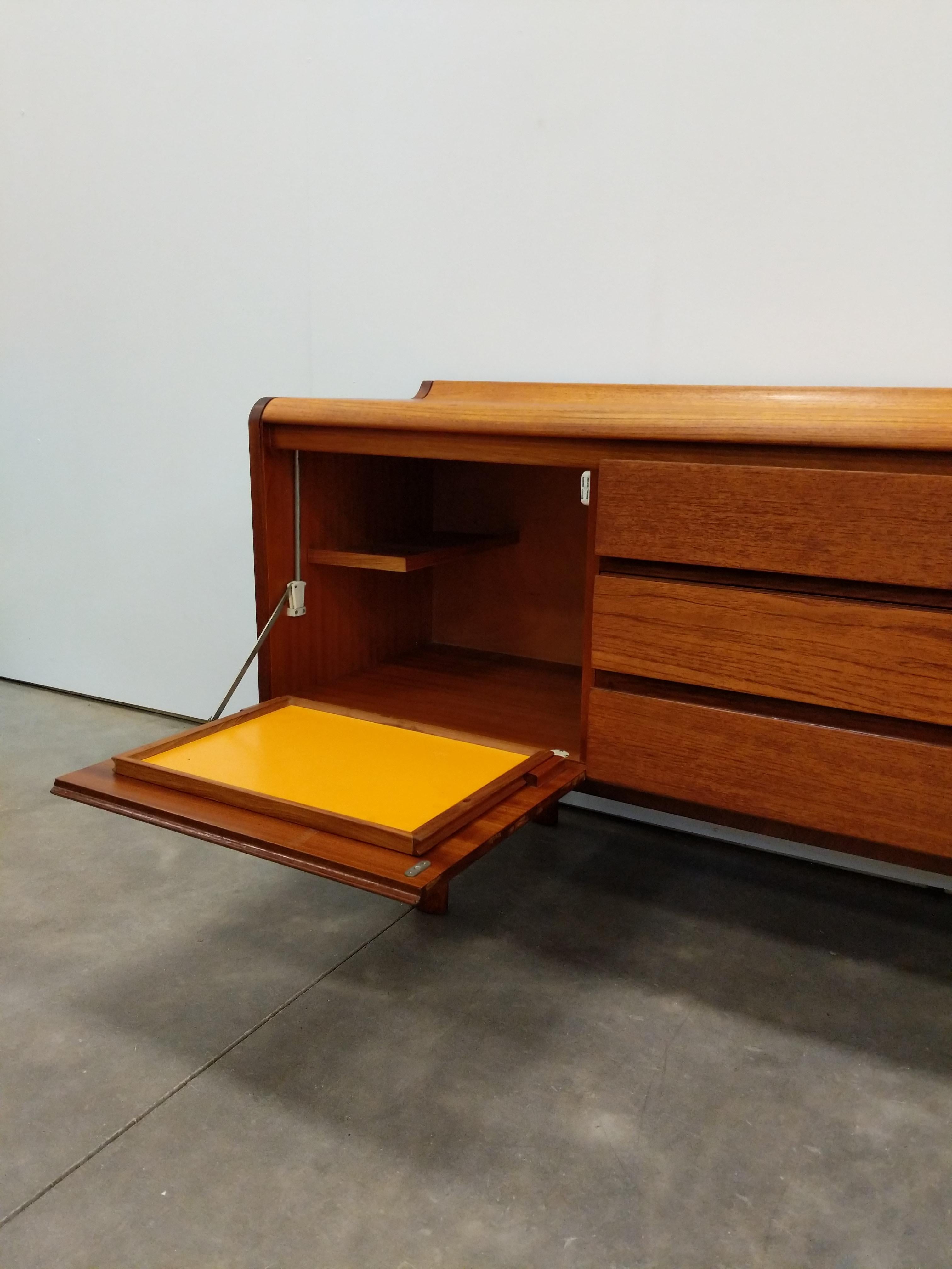 Vintage Mid Century Modern Teak Credenza by White and Newton In Good Condition For Sale In Gardiner, NY