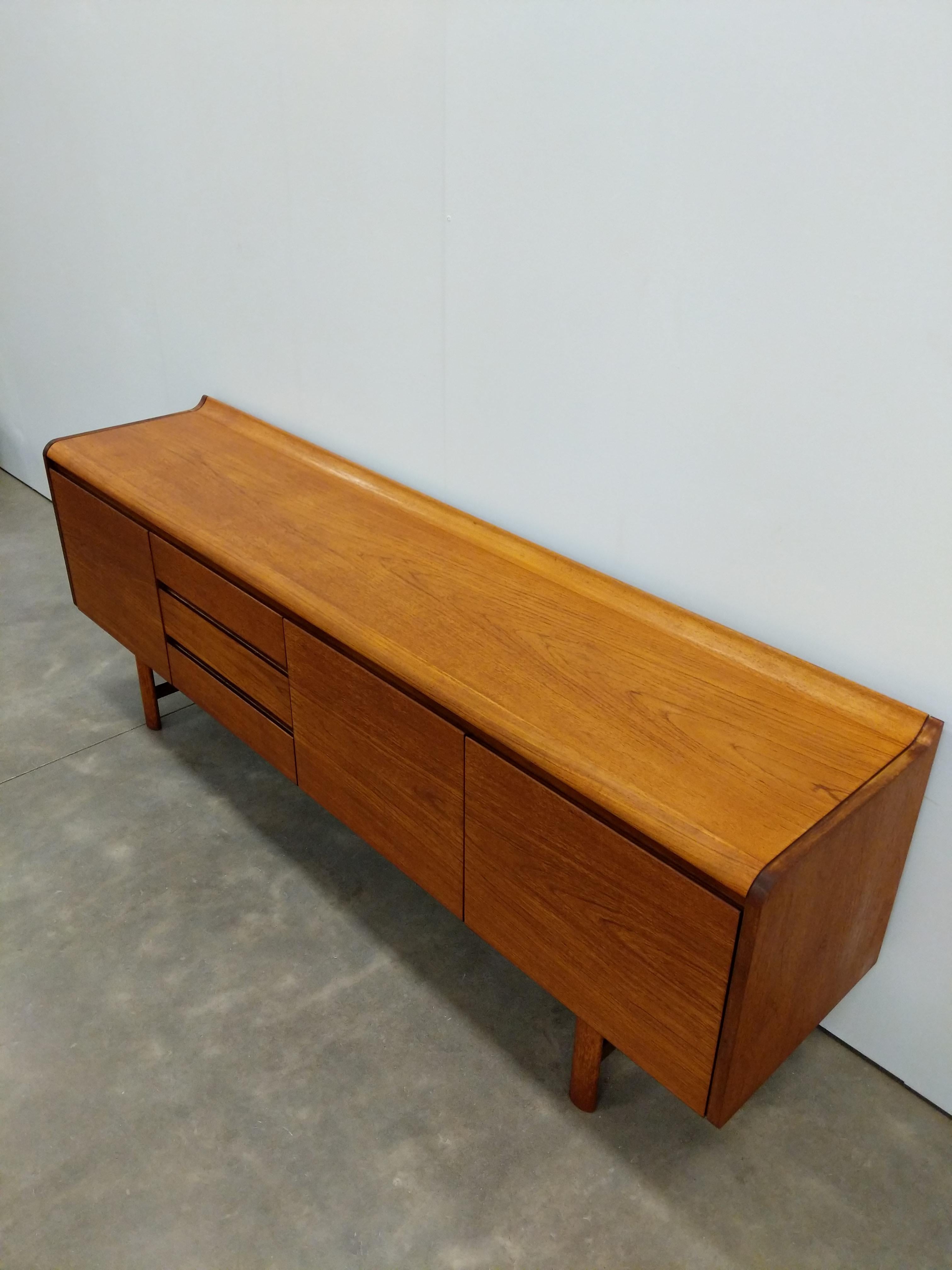 Vintage Mid Century Modern Teak Credenza by White and Newton For Sale 1