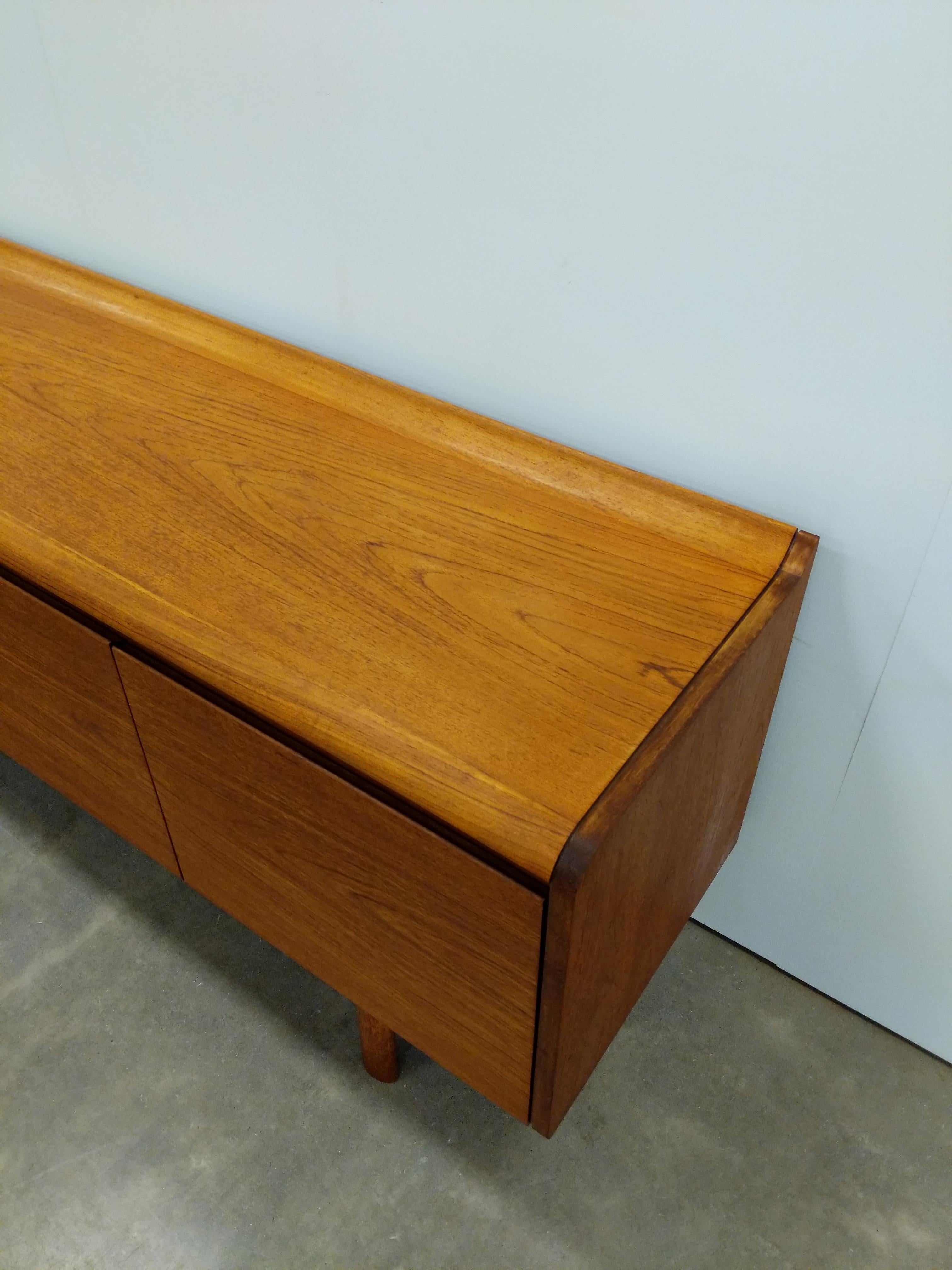 Vintage Mid Century Modern Teak Credenza by White and Newton For Sale 2
