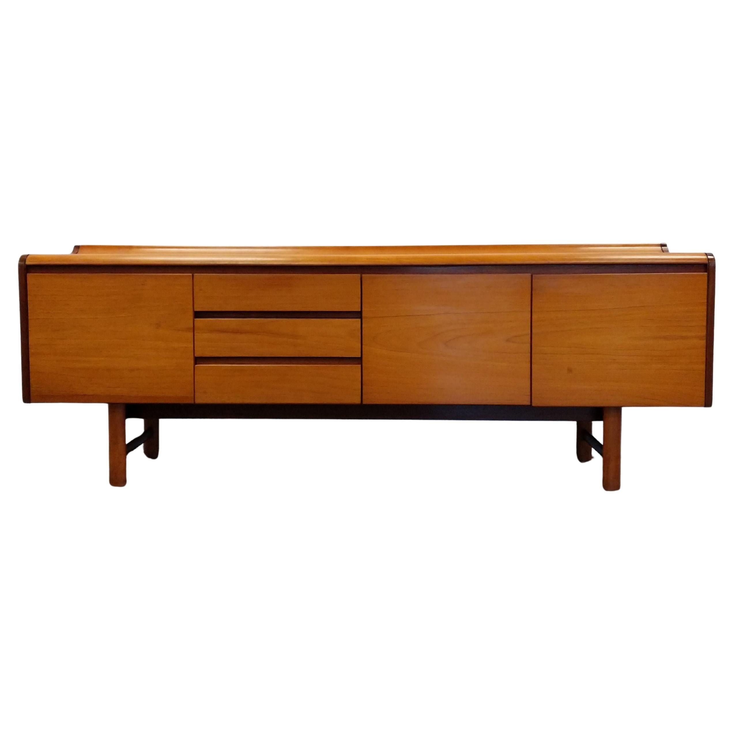 Credenza vintage in teak della metà del secolo scorso di White
Newton