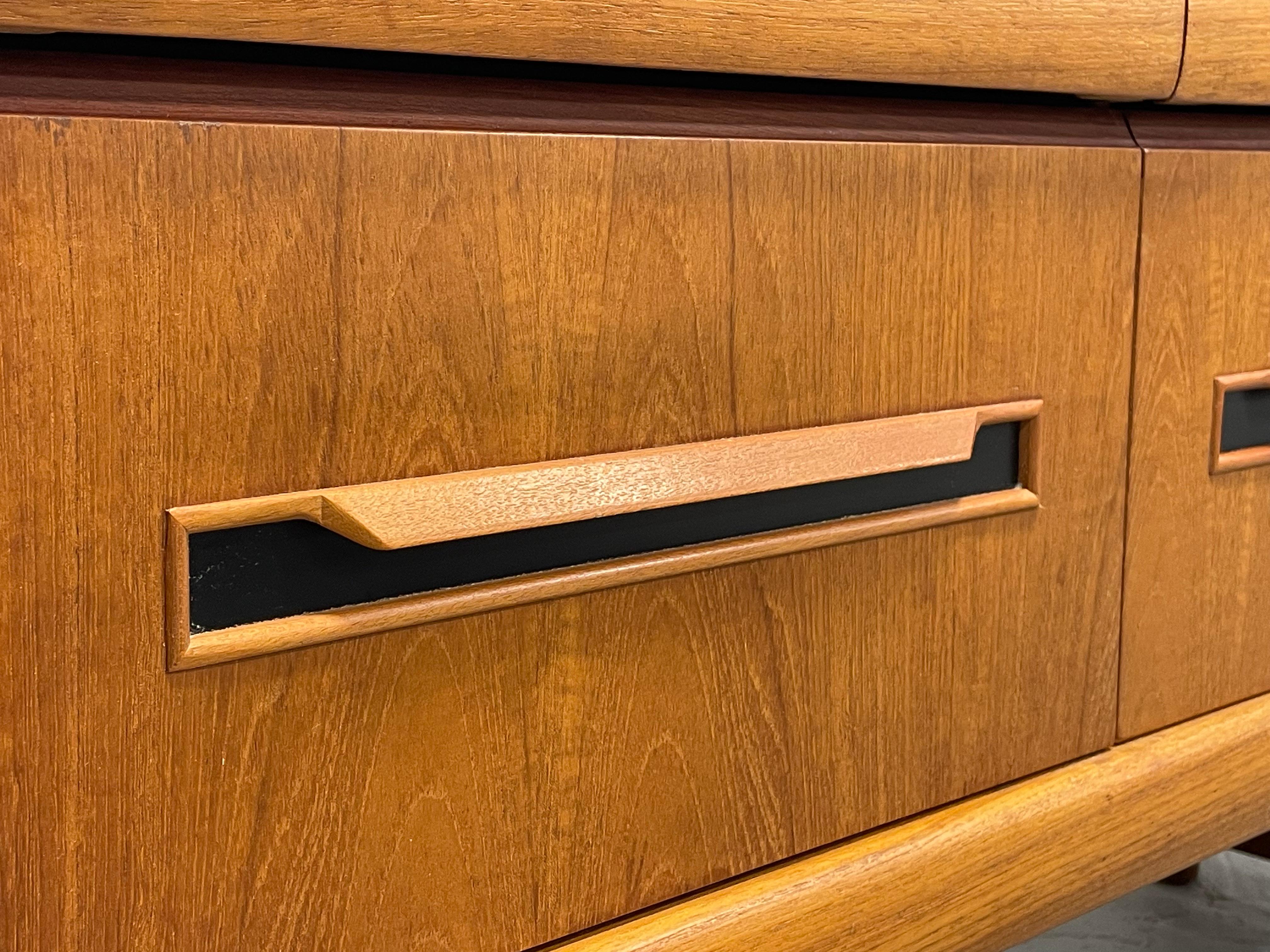 Mid-20th Century Vintage Mid Century Modern Teak CREDENZA / Sideboard by Elliotts of Newbury For Sale