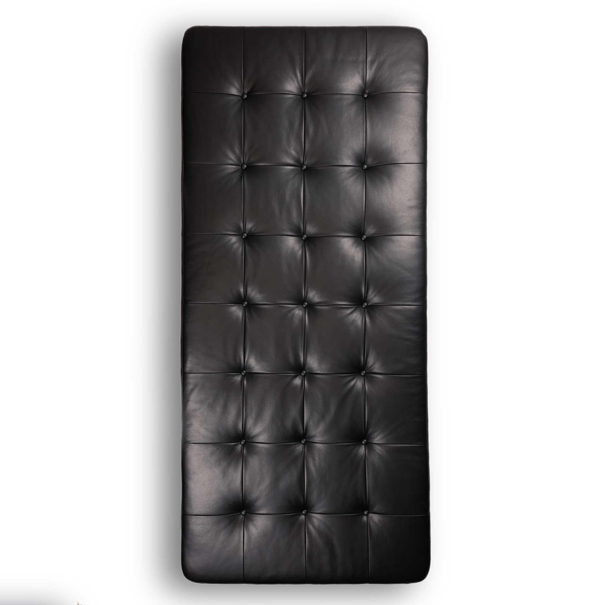 Vintage Mid-Century Modern Teak Daybed in Black Tufted Leather siglo XX en venta