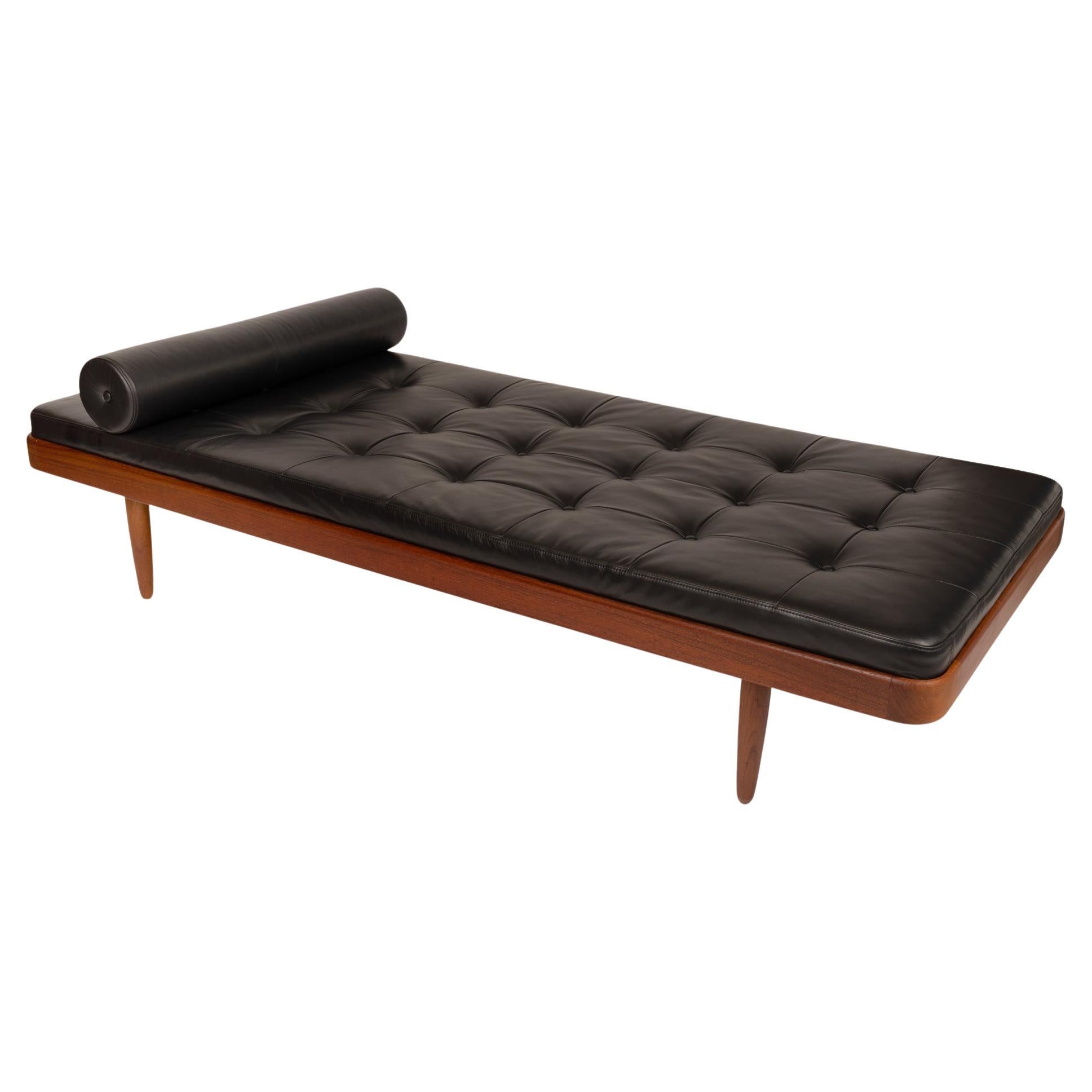 Vintage Mid-Century Modern Teak Daybed in Black Tufted Leather For Sale