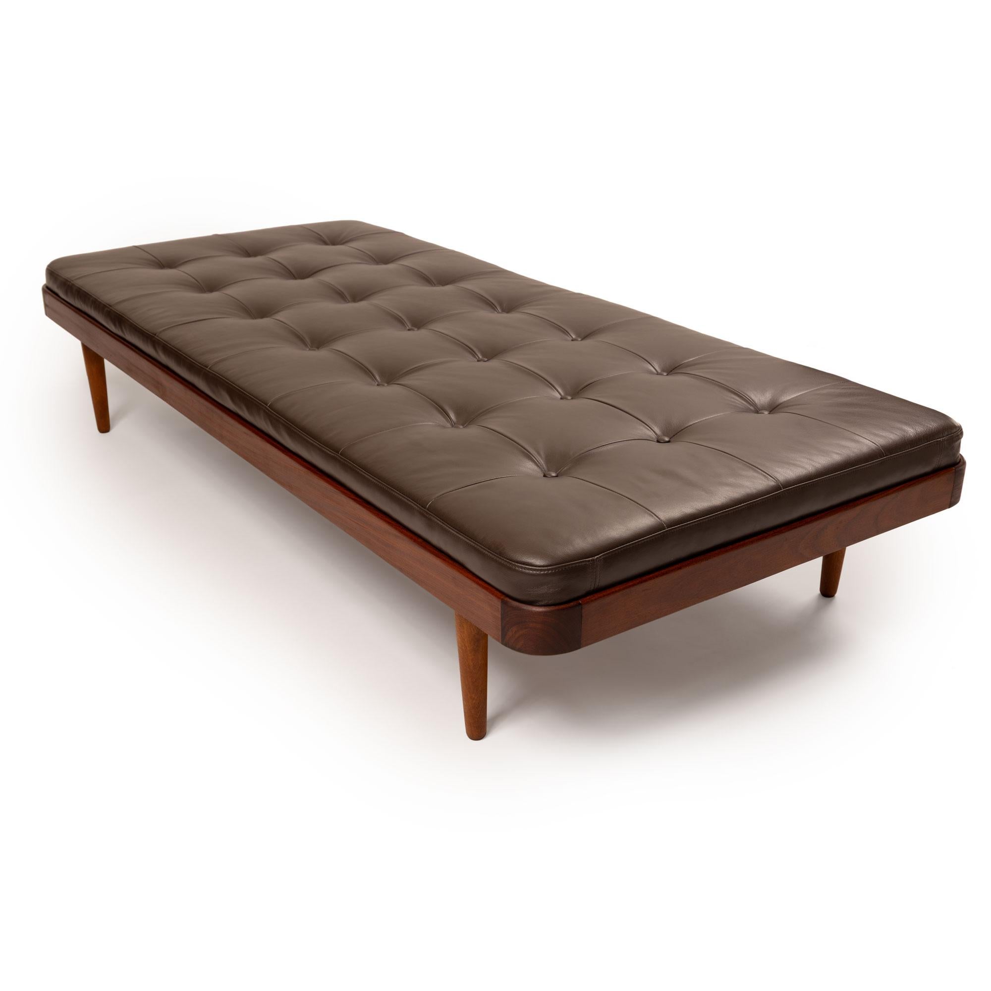 Vintage Mid-Century Modern Teak Daybed in getuftetem Leder im Angebot 3