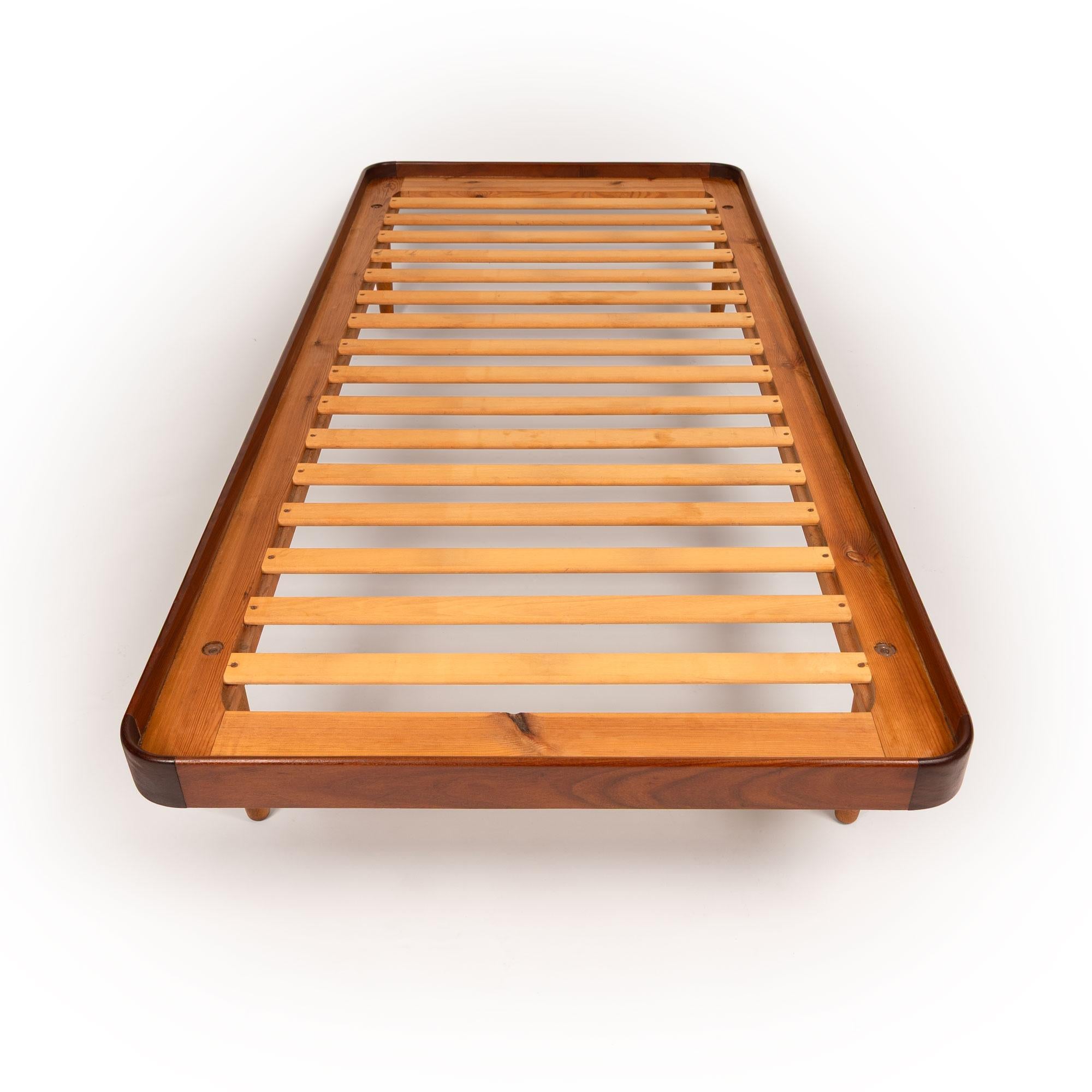 Vintage Mid-Century Modern Teak Daybed in getuftetem Leder im Angebot 5