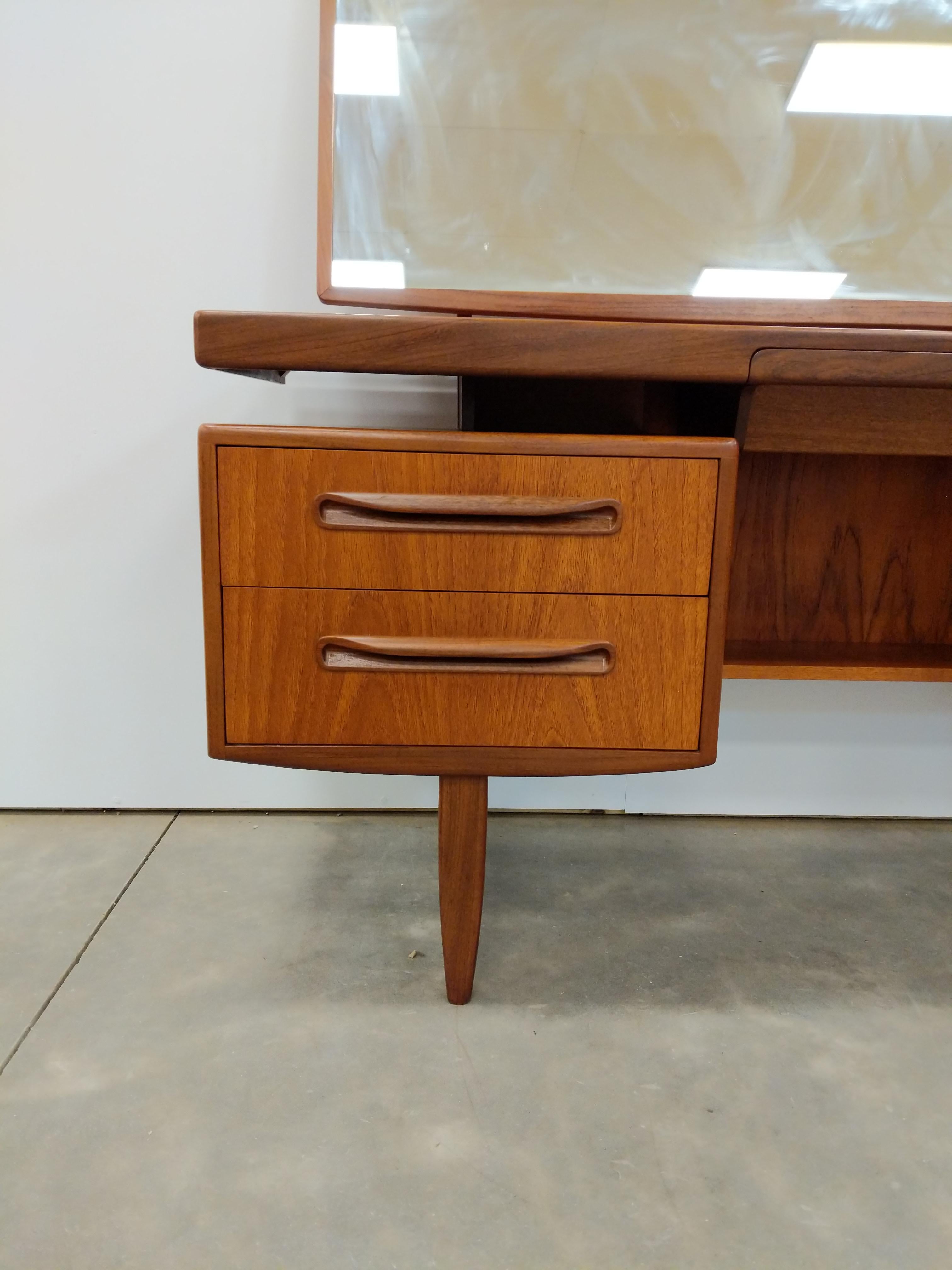 Vintage Mid Century Modern Teak Desk / Dressing Table by G Plan In Good Condition For Sale In Gardiner, NY