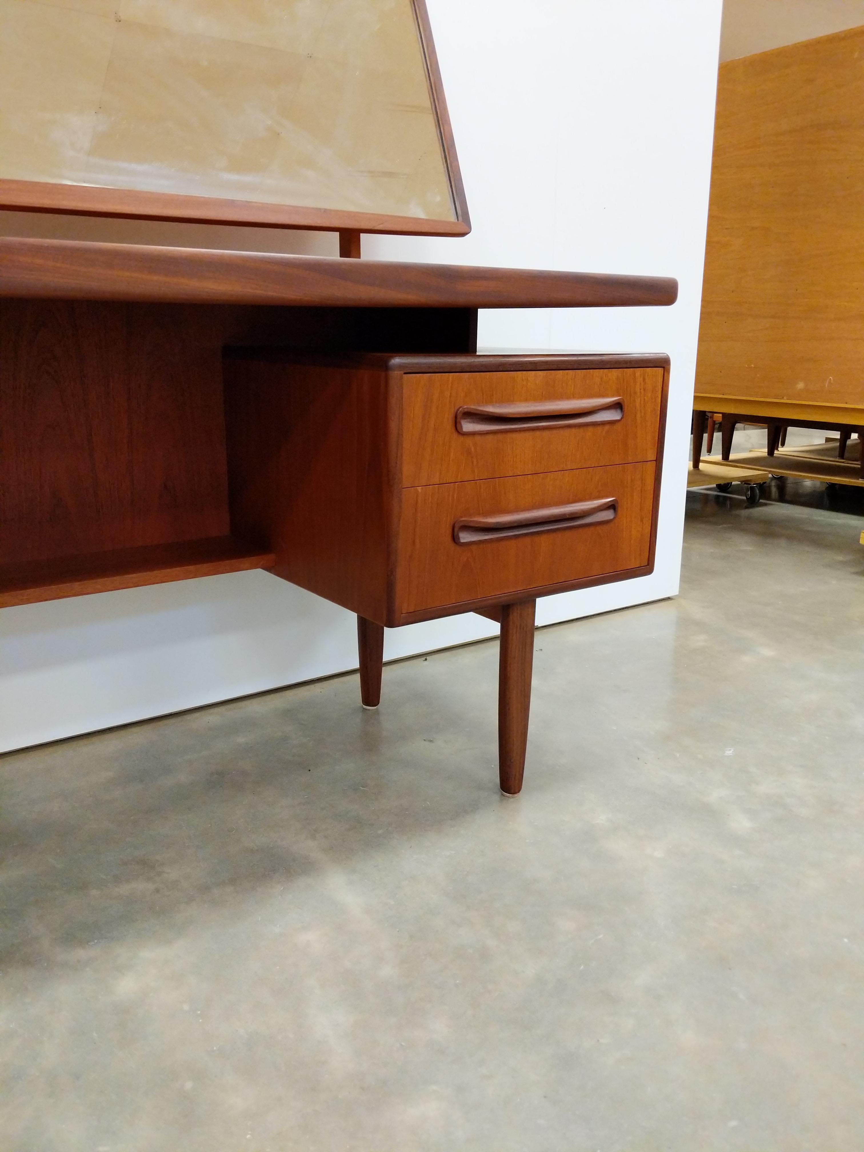 20ième siècle Bureau / coiffeuse Vintage Mid Century Modern en teck par G-Plan en vente