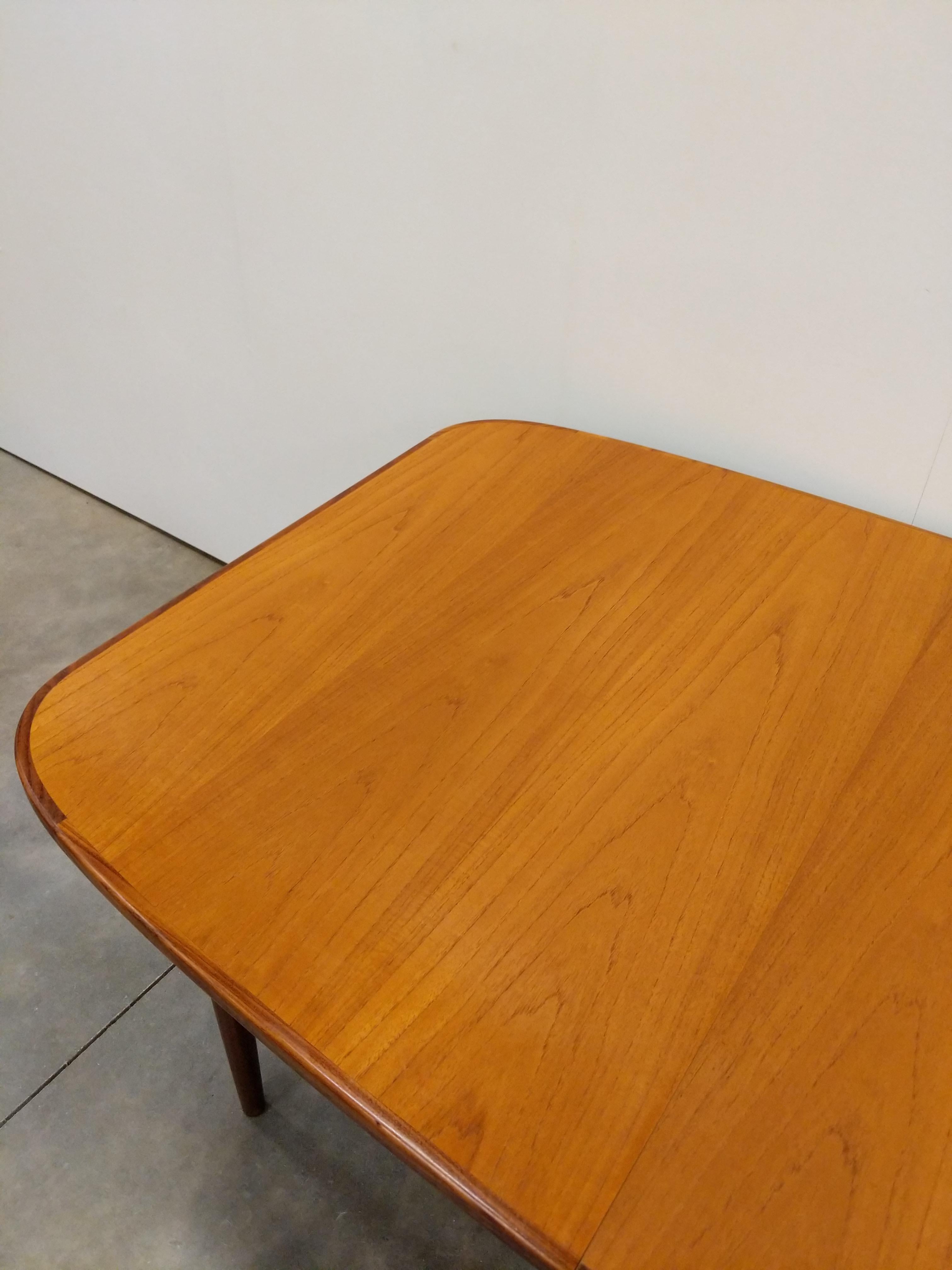 Vintage Mid Century Modern Teak Dining Table by G Plan In Good Condition For Sale In Gardiner, NY