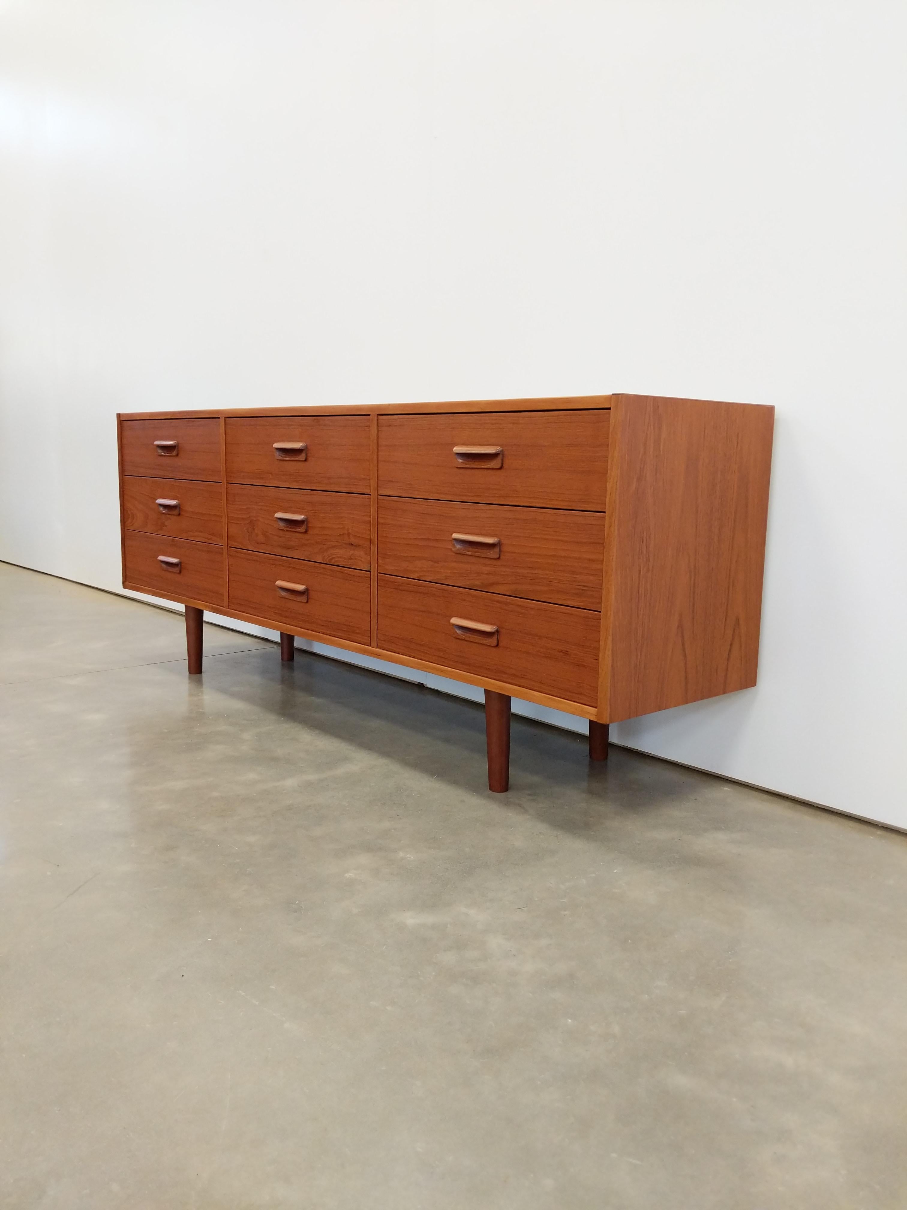 Authentic vintage mid century modern teak low dresser / chest of drawers.

This piece is in excellent refinished condition with very few signs of age-related wear (see photos).

If you would like any additional details, please contact