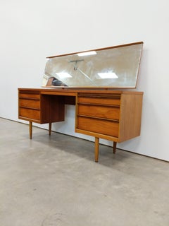 Coiffeuse / bureau vintage de style « Mid-Century Modern » en teck avec miroir, par Austinsuite