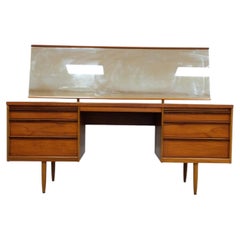 Coiffeuse / bureau vintage de style « Mid-Century Modern » en teck avec miroir, par Austinsuite