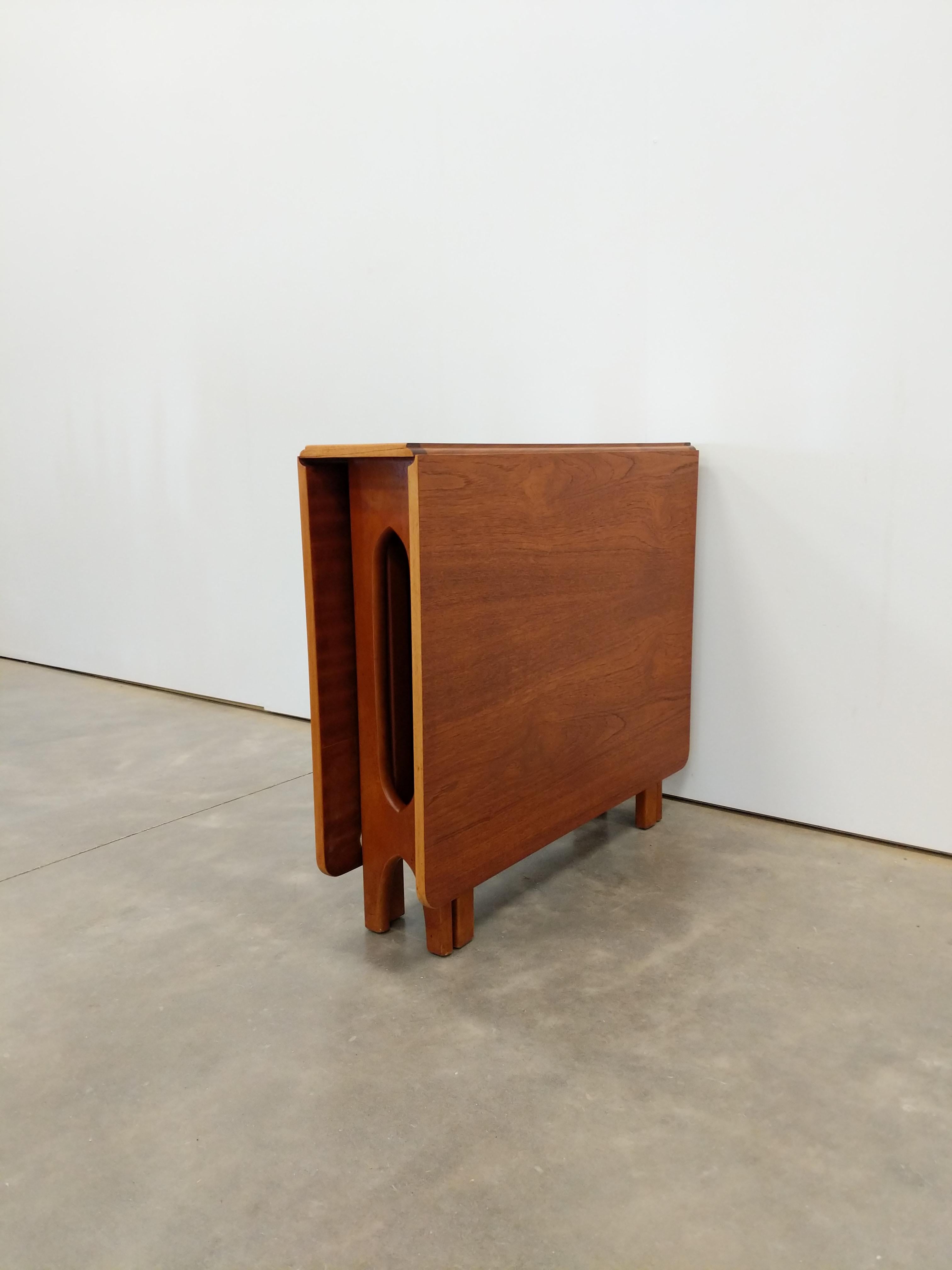 Mid-Century Modern Vintage Mid Century Modern Teak Gate Leg Dining Table by Jentique en vente