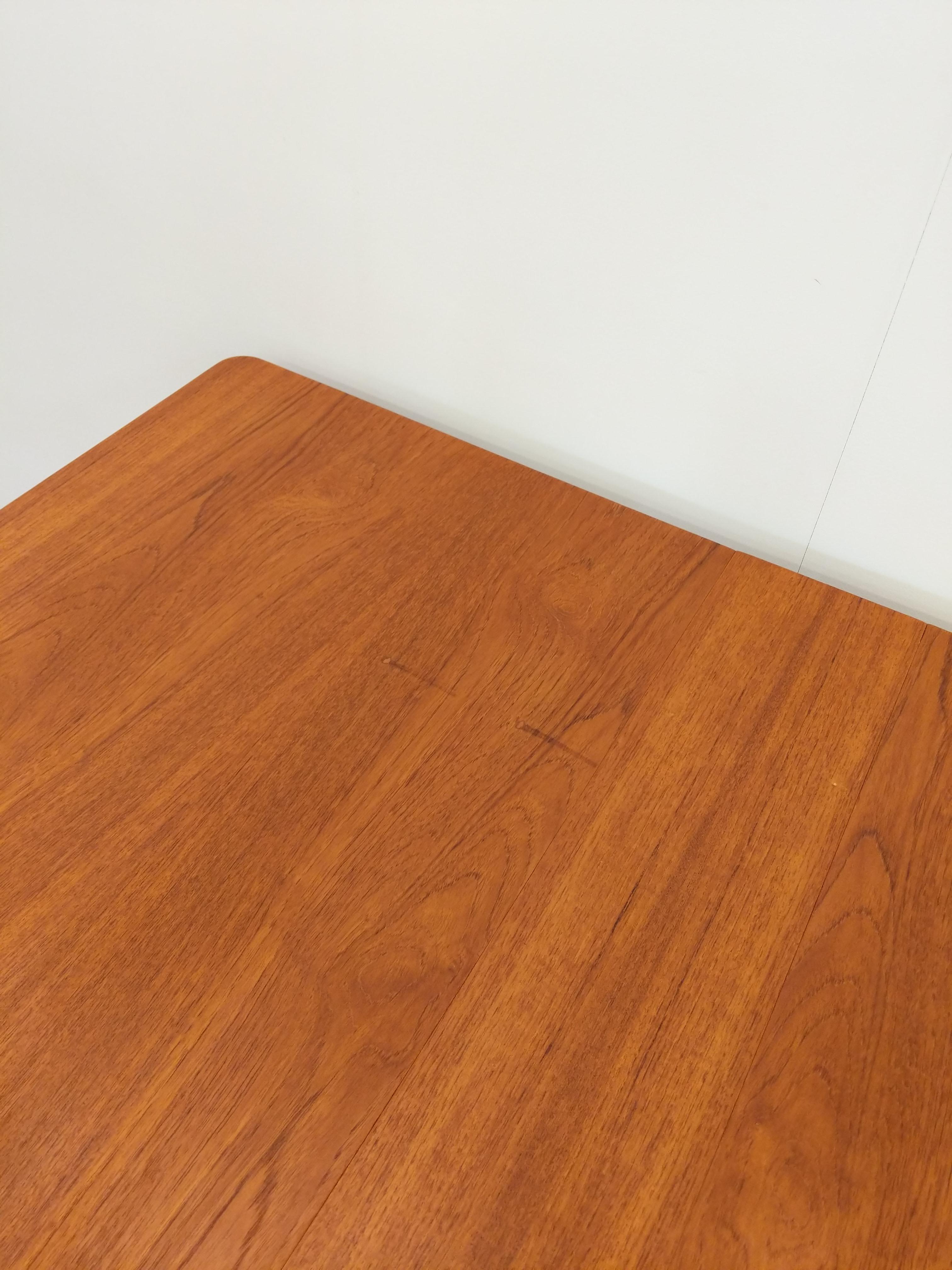 Teck Vintage Mid Century Modern Teak Gate Leg Dining Table by Jentique en vente