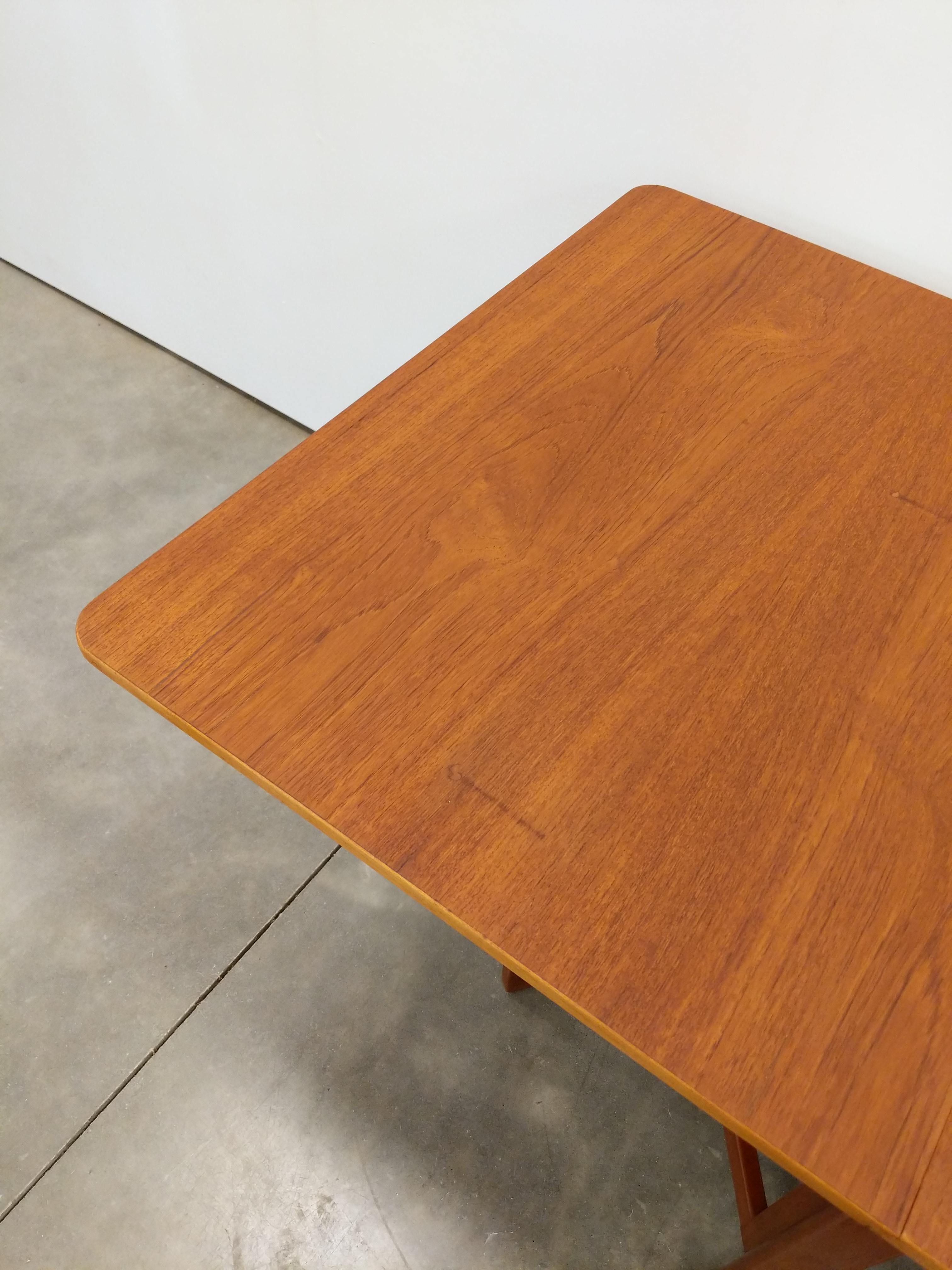 Vintage Mid Century Modern Teak Gate Leg Dining Table by Jentique en vente 1