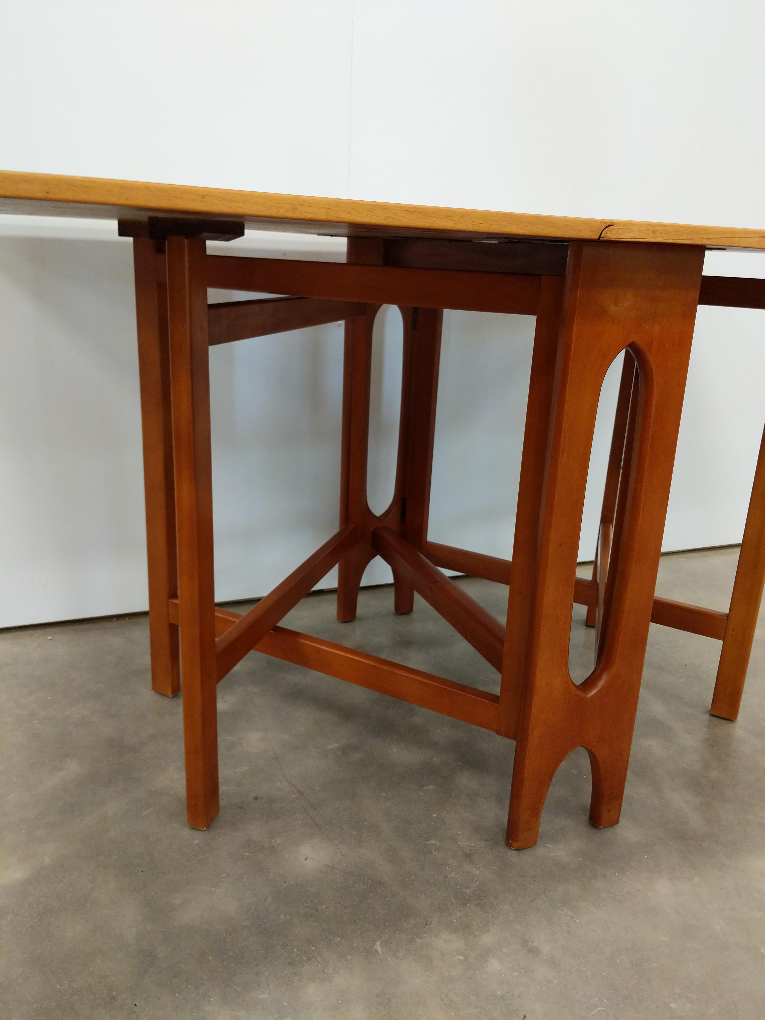 Vintage Mid Century Modern Teak Gate Leg Dining Table by Jentique en vente 2
