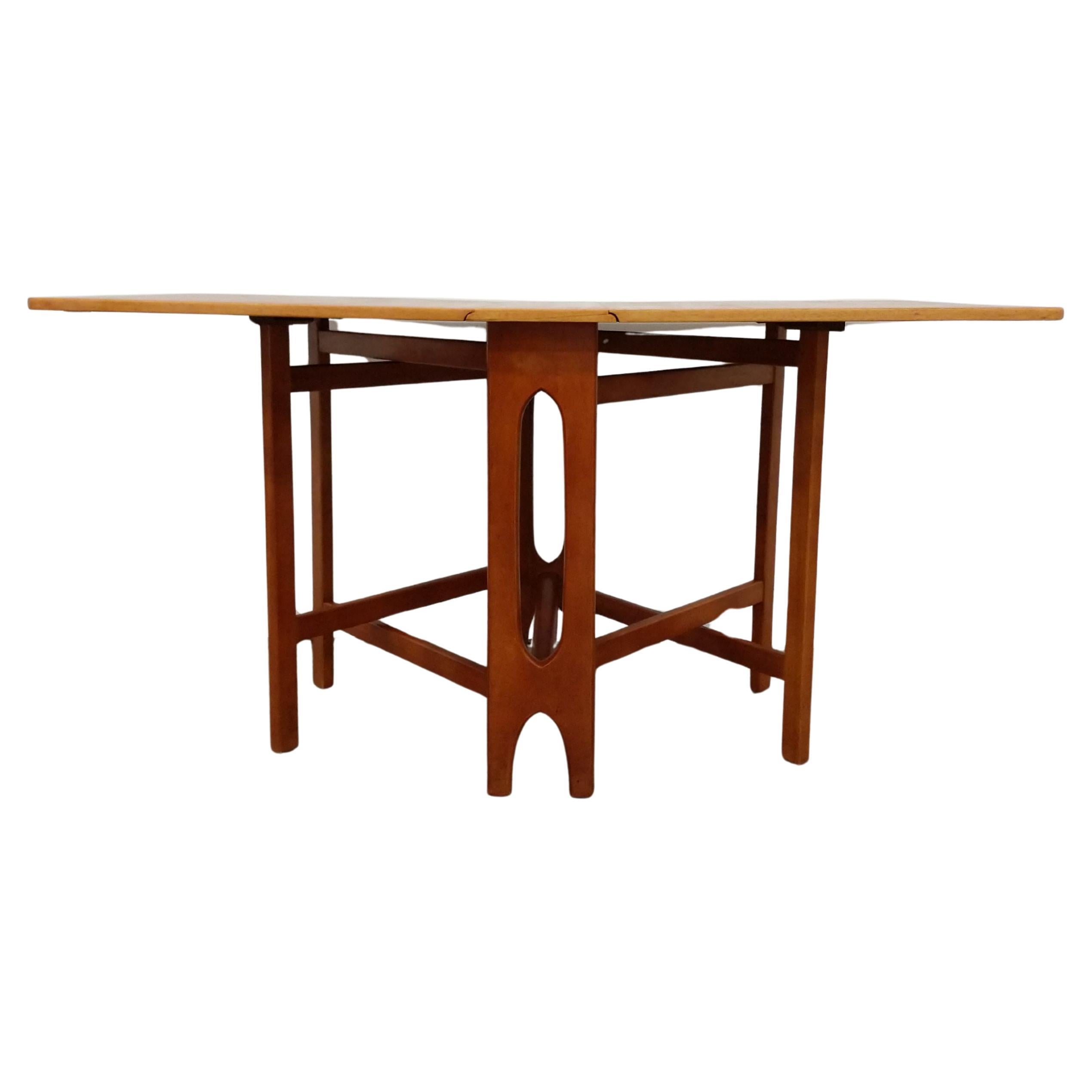 Vintage Mid Century Modern Teak Gate Leg Dining Table by Jentique en vente