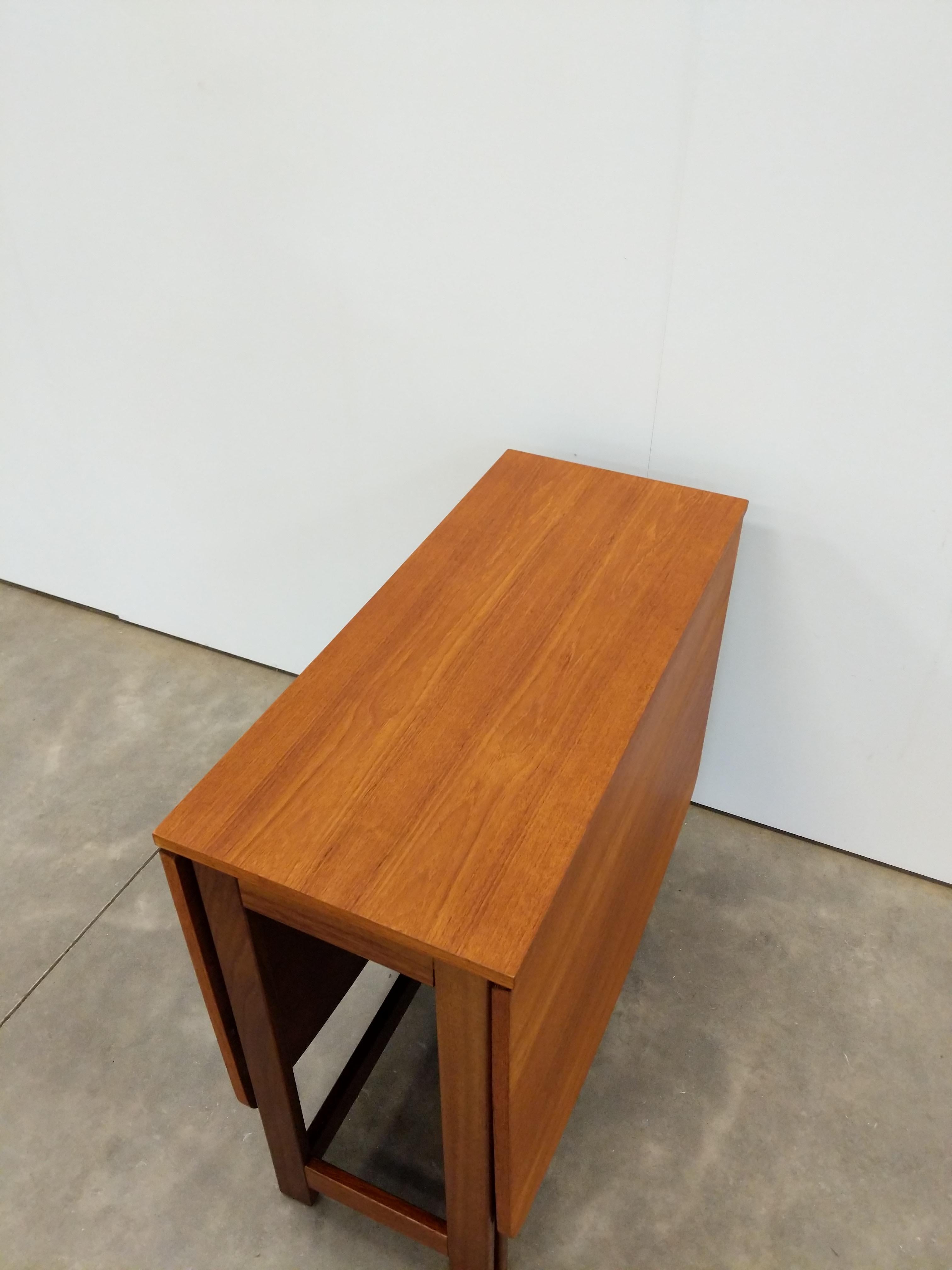 Mid-Century Modern Table de salle à manger Vintage Mid Century Modern Teck Gate Leg en vente