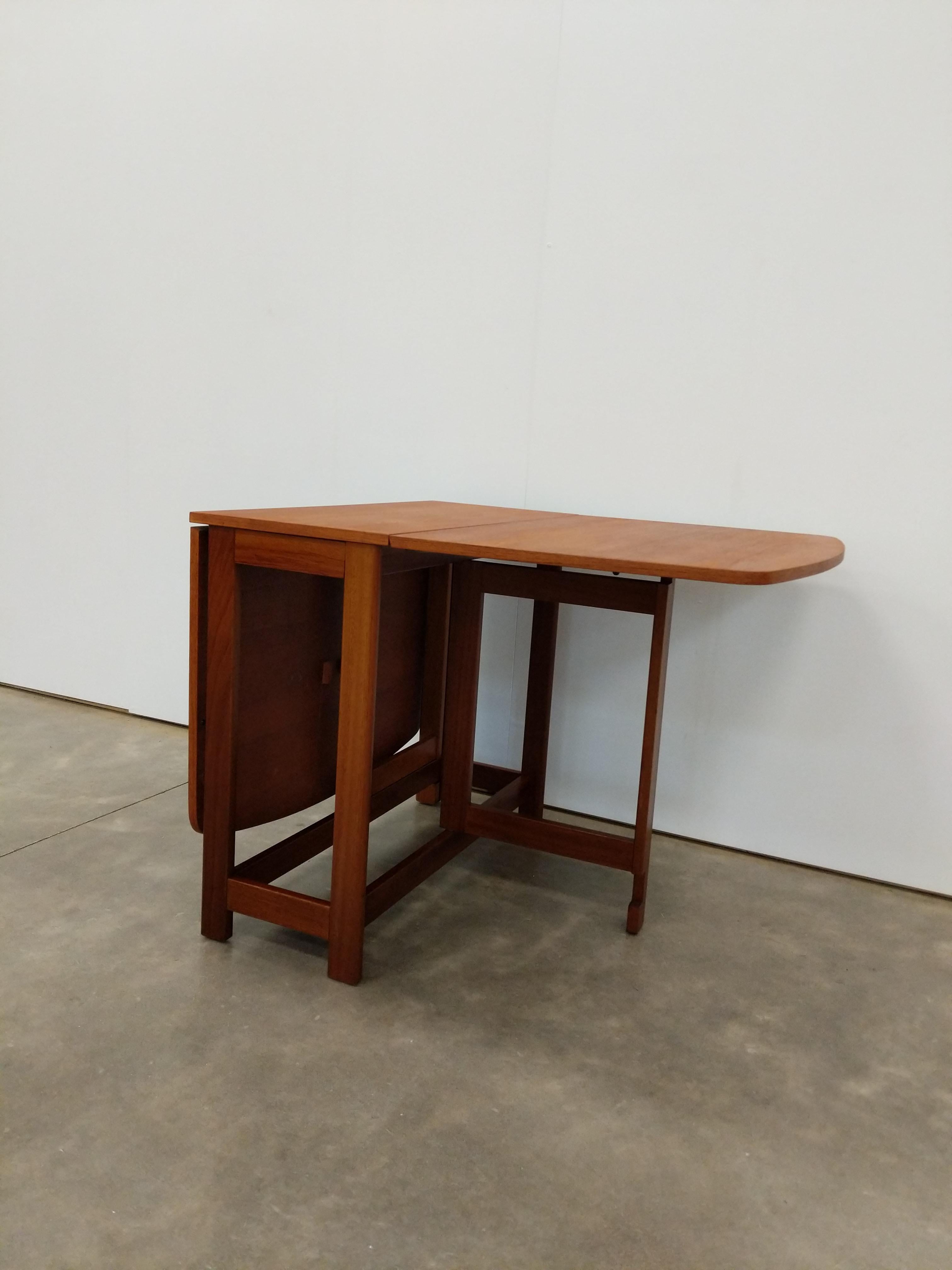 Britannique Table de salle à manger Vintage Mid Century Modern Teck Gate Leg en vente