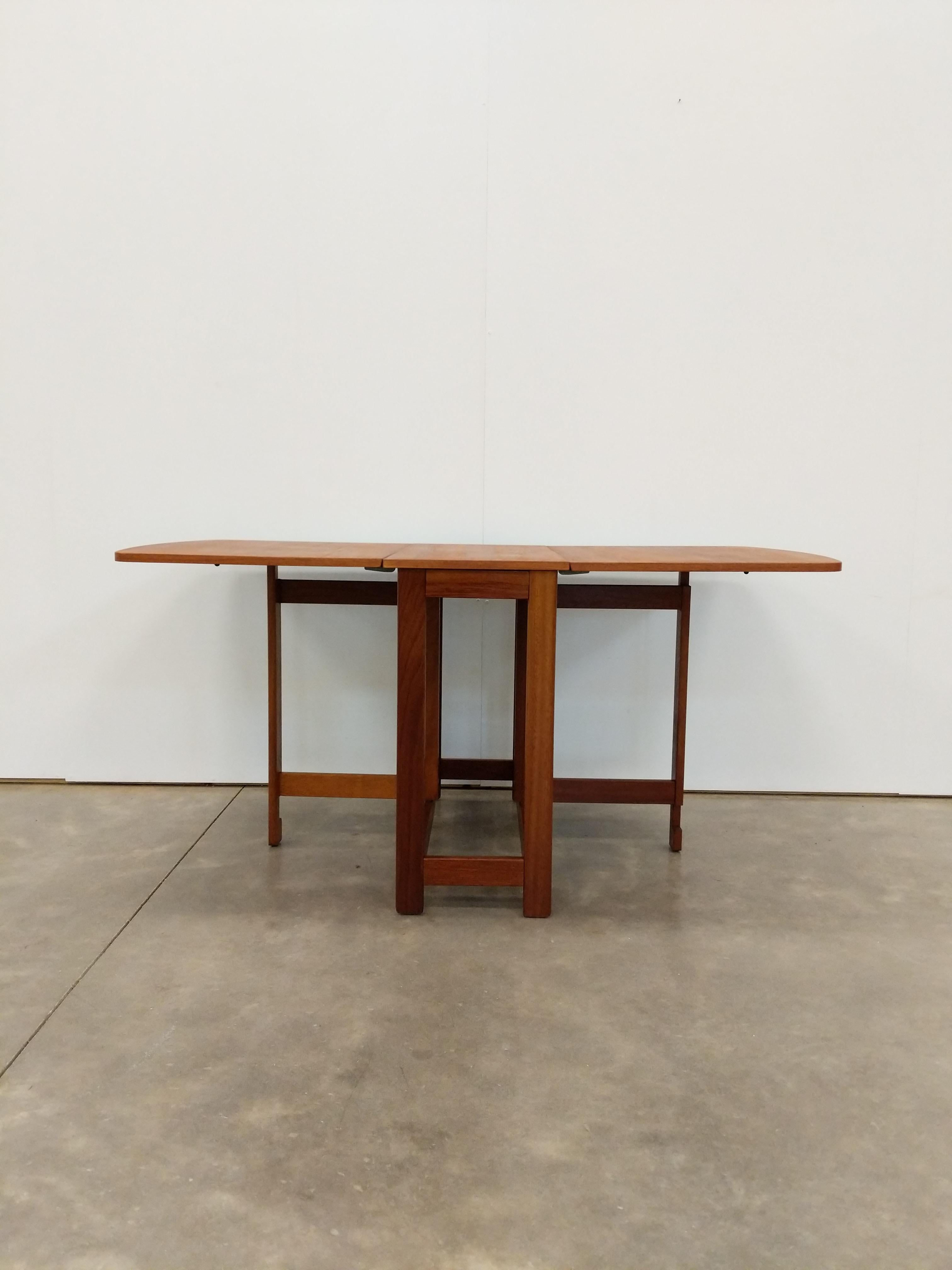 20ième siècle Table de salle à manger Vintage Mid Century Modern Teck Gate Leg en vente