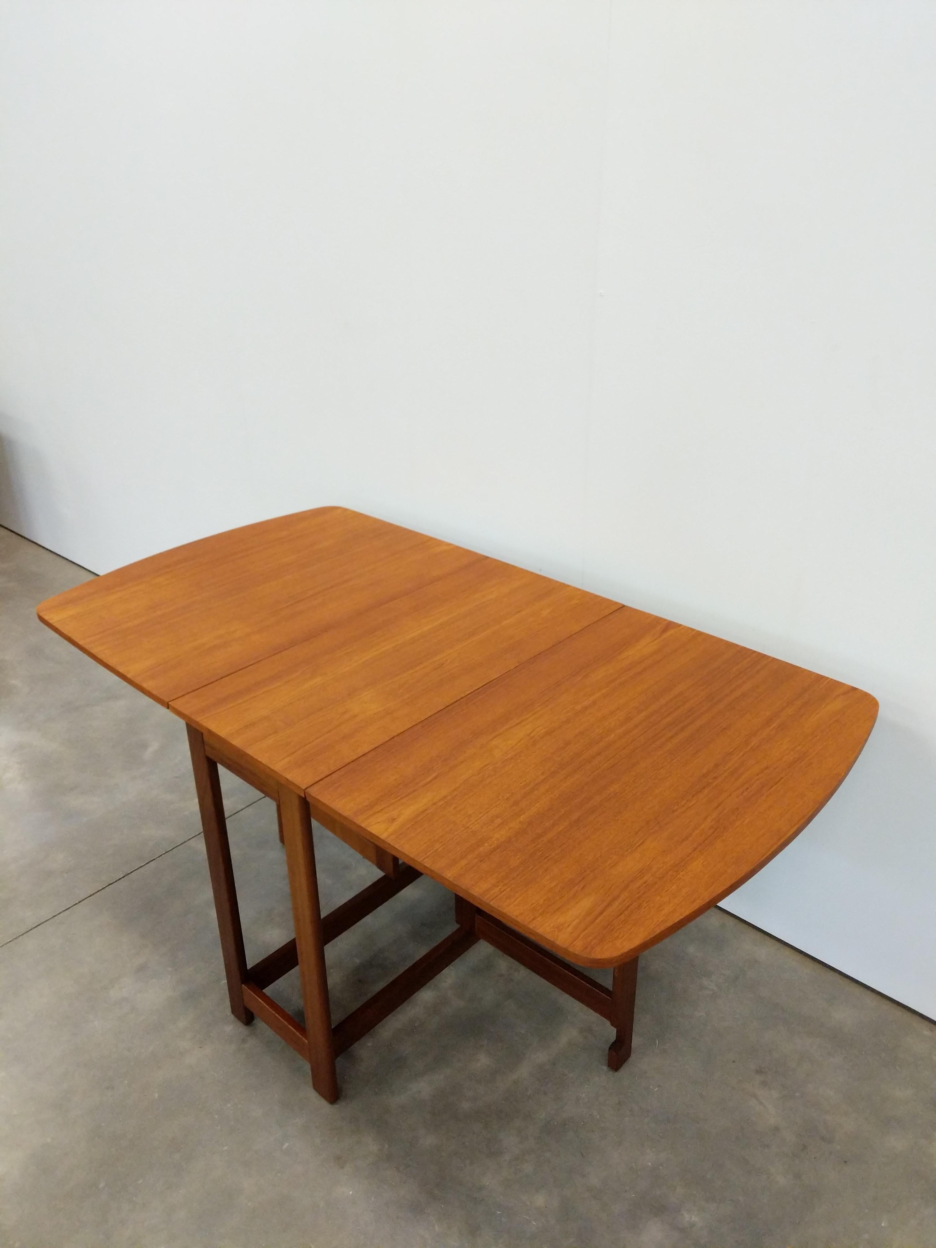 Table de salle à manger Vintage Mid Century Modern Teck Gate Leg en vente 1