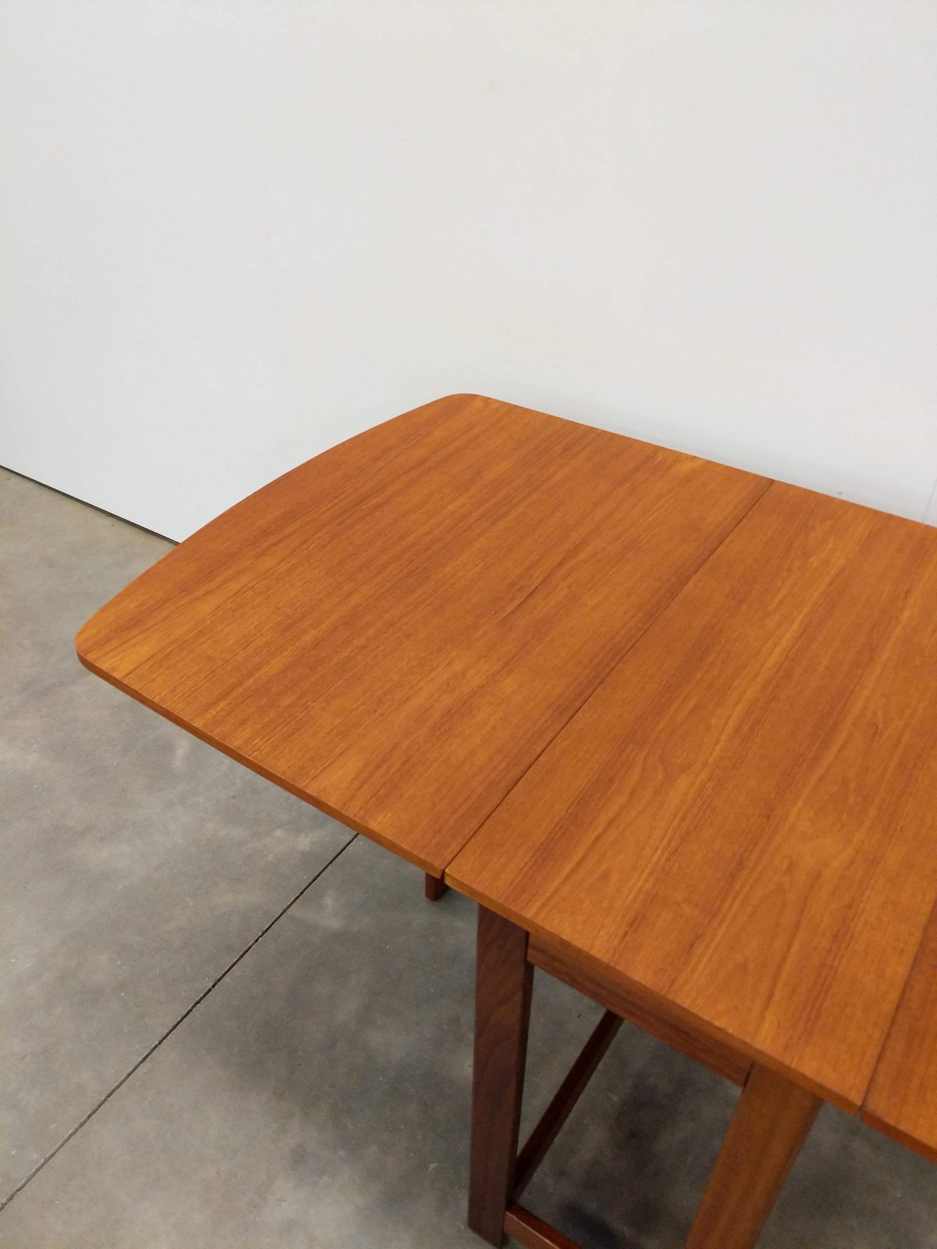 Table de salle à manger Vintage Mid Century Modern Teck Gate Leg en vente 2