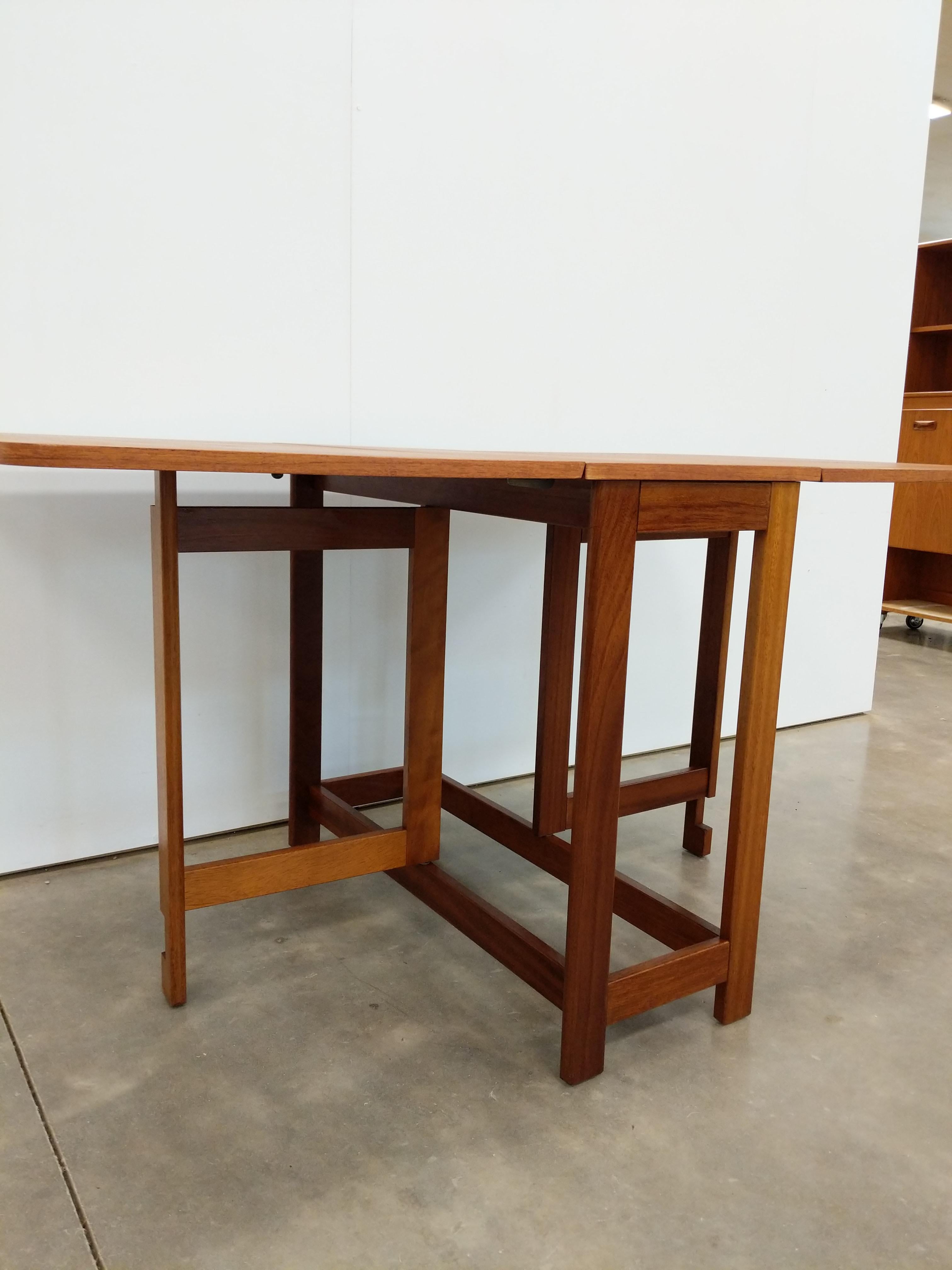 Table de salle à manger Vintage Mid Century Modern Teck Gate Leg en vente 3