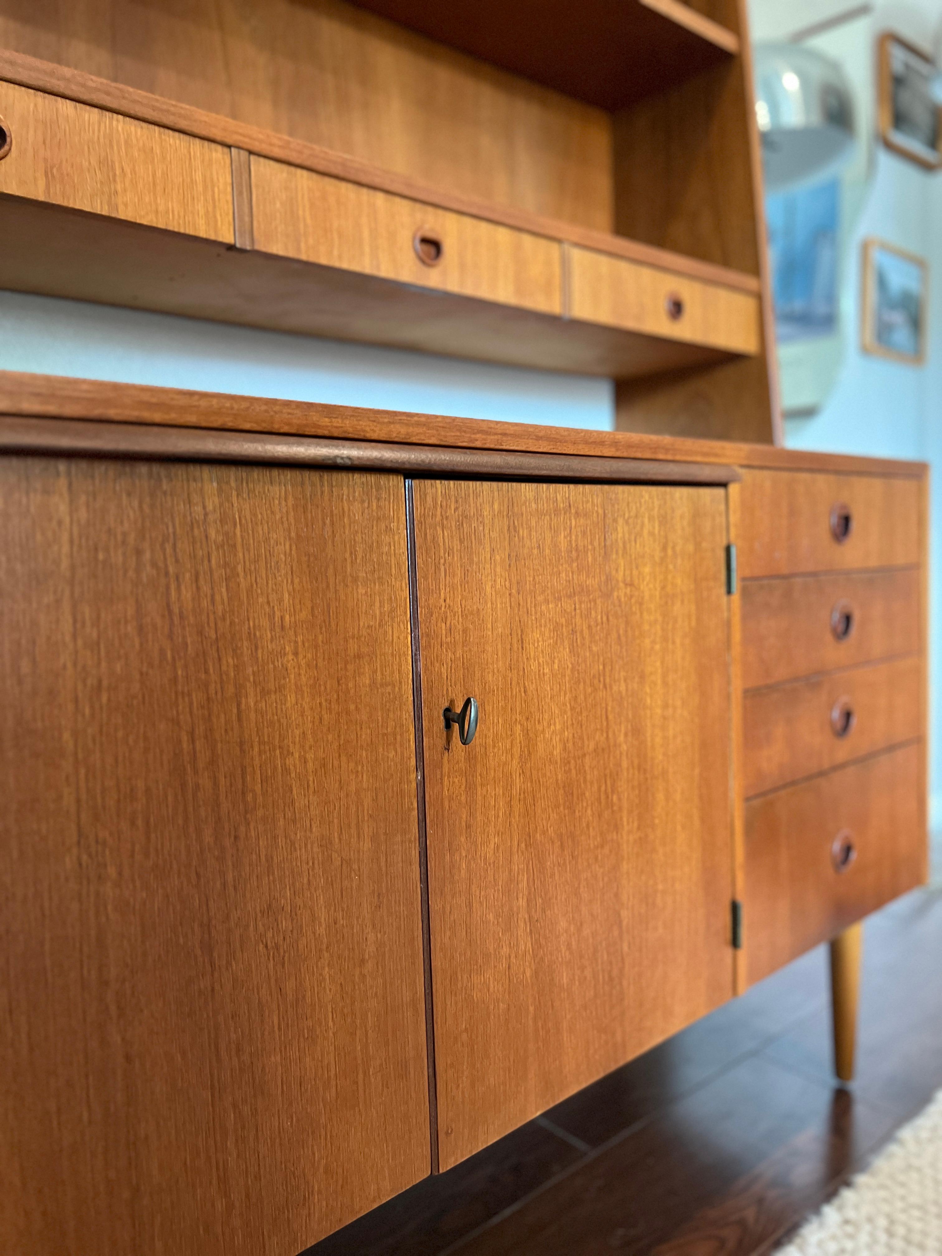 Vintage Mid-Century Modern Teak Hutch with a Pullout Desk 7